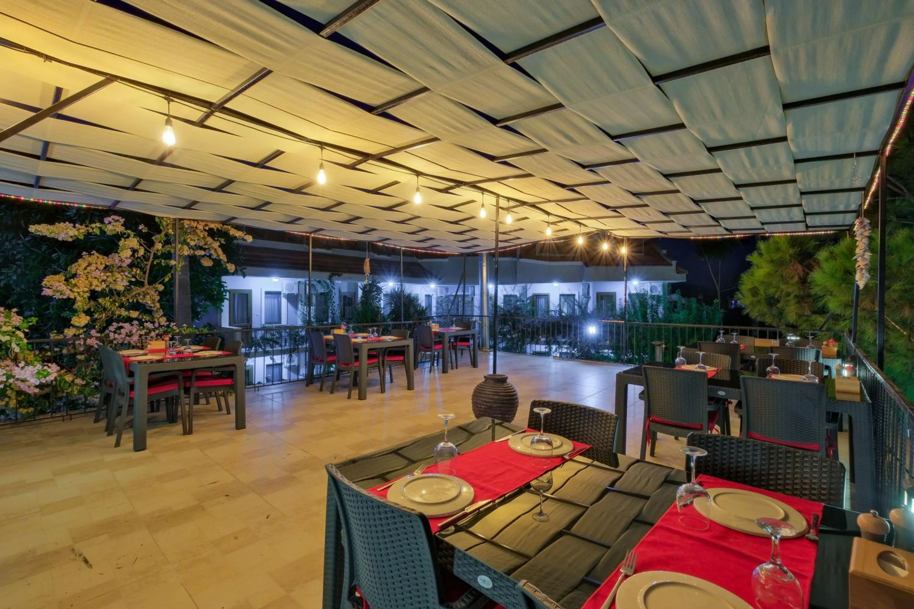 Restaurant/places to eat in YENI DOGA HOTEL