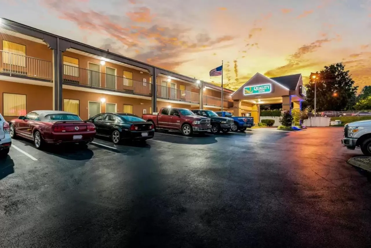 Parking in Quality Inn Downtown