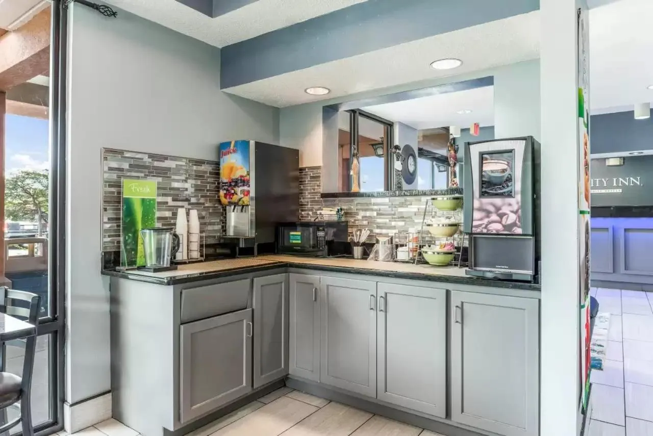 Breakfast in Quality Inn Downtown