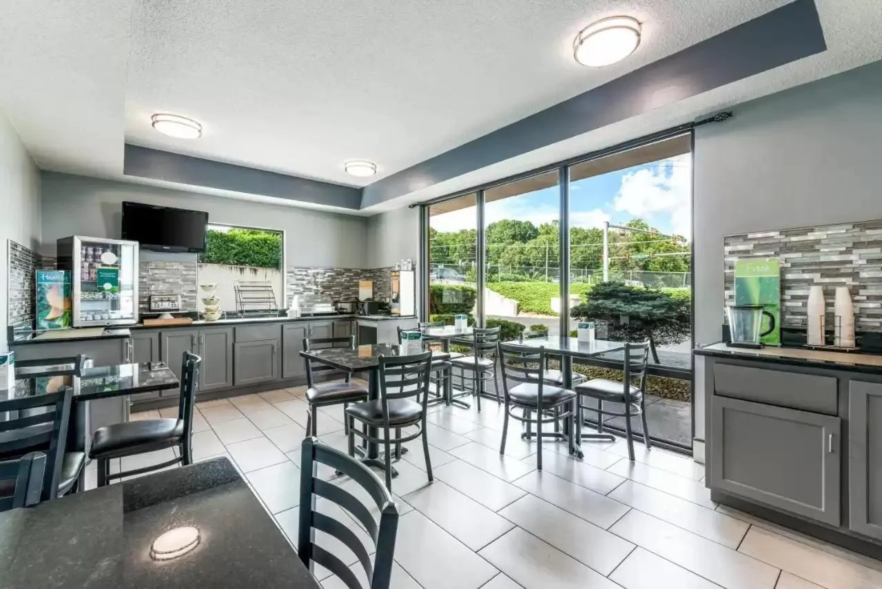 Breakfast in Quality Inn Downtown