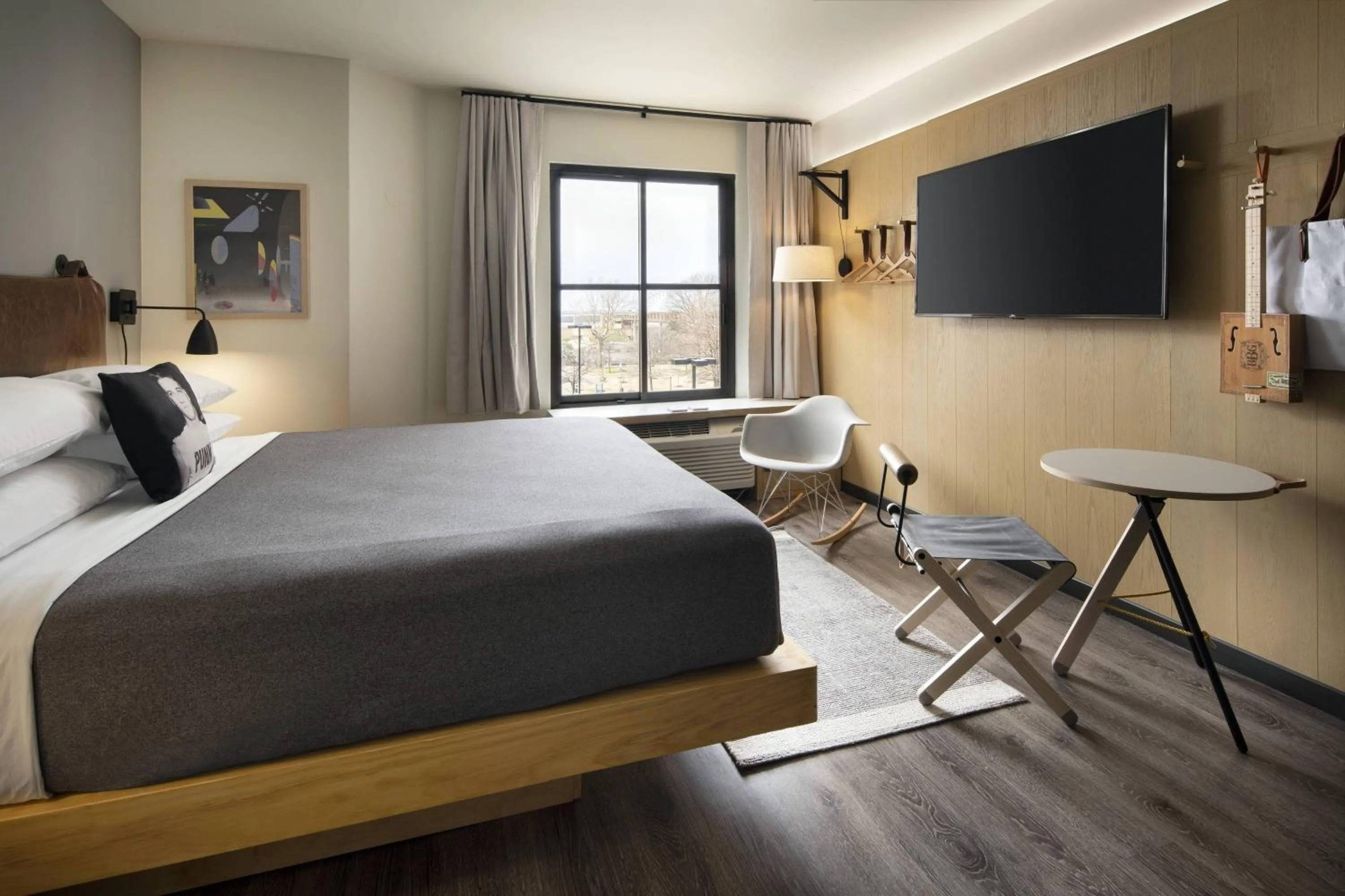 Photo of the whole room, Bed in MOXY Memphis Downtown