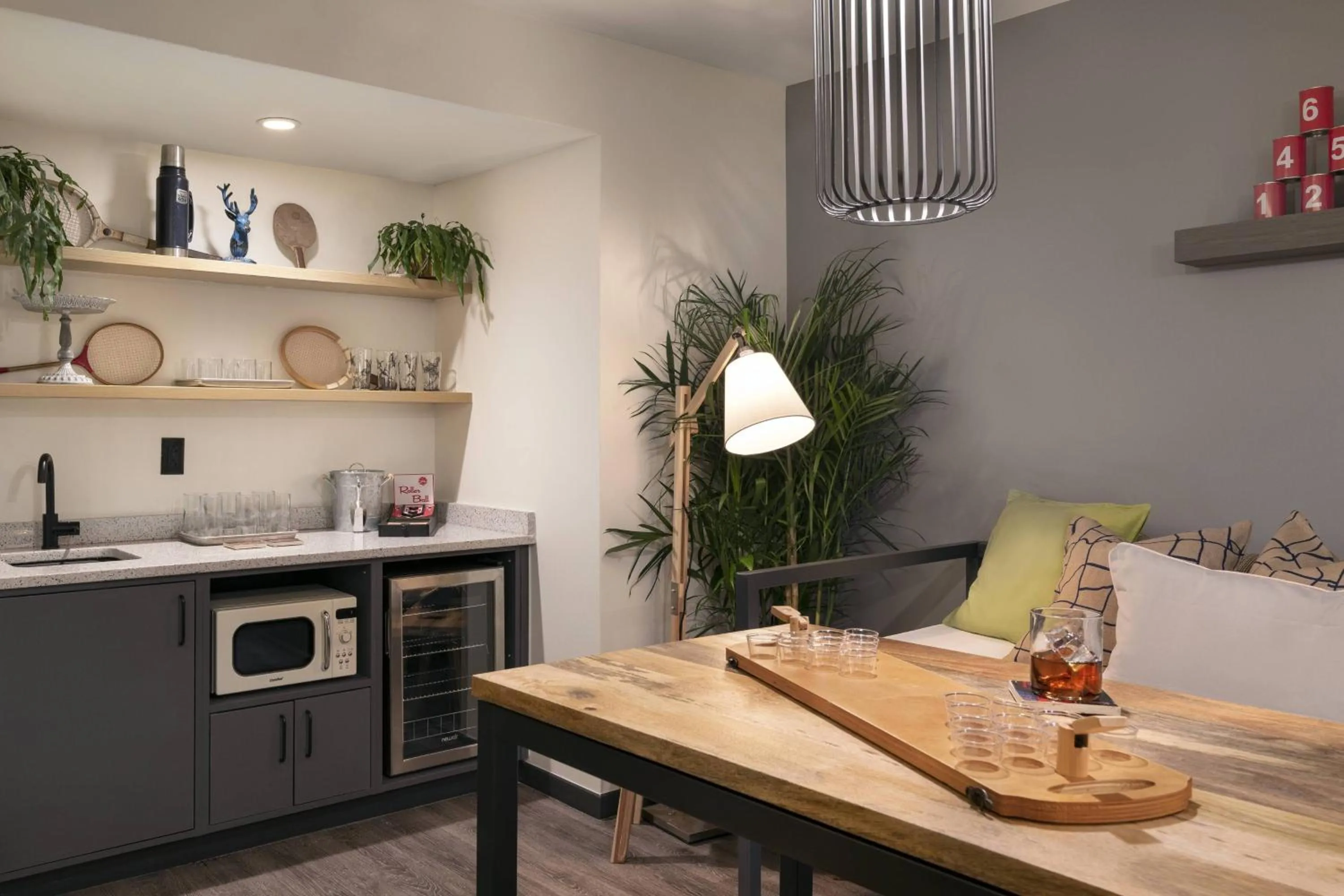 Lounge or bar in MOXY Memphis Downtown