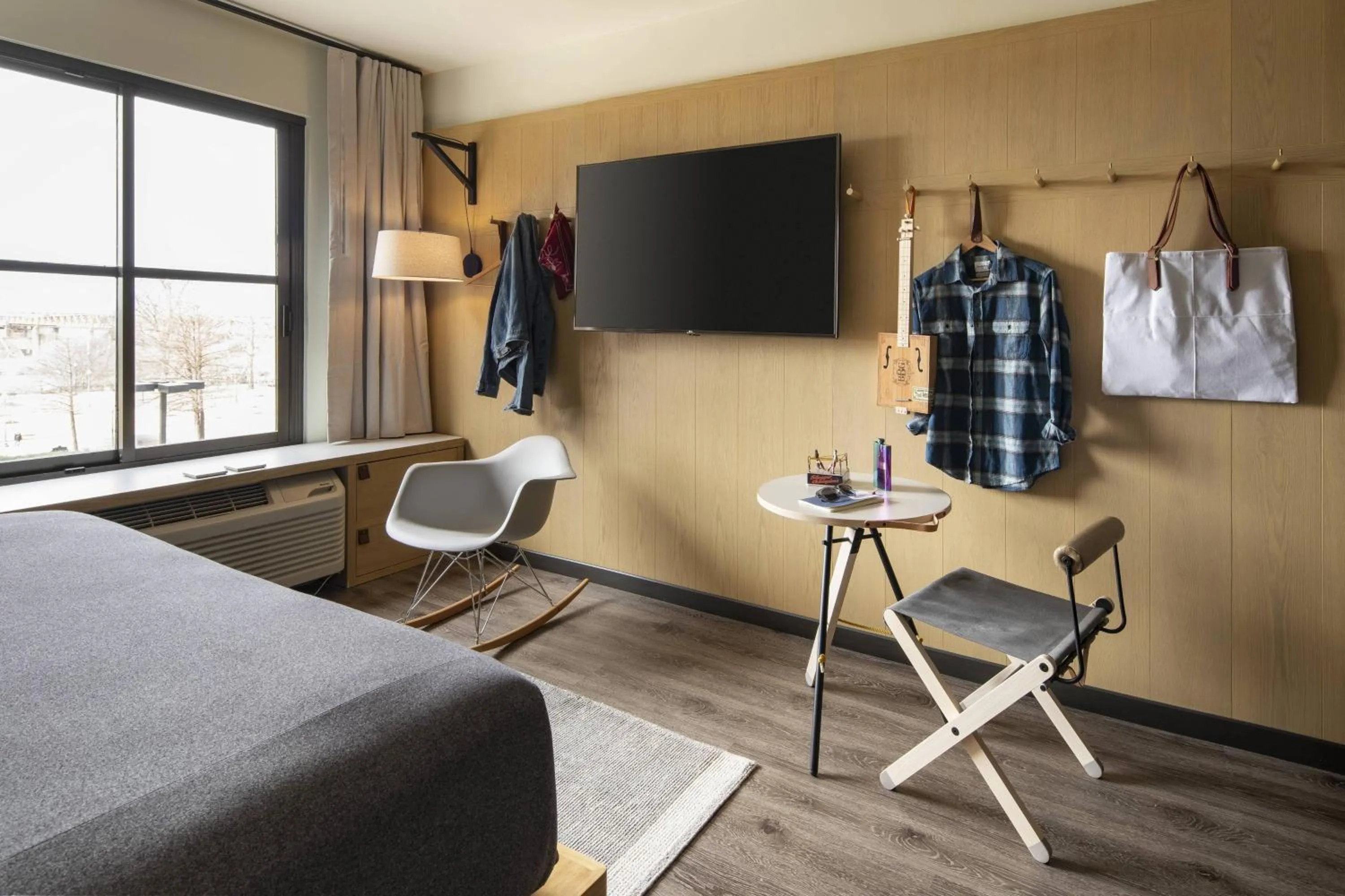 Photo of the whole room, Bed in MOXY Memphis Downtown