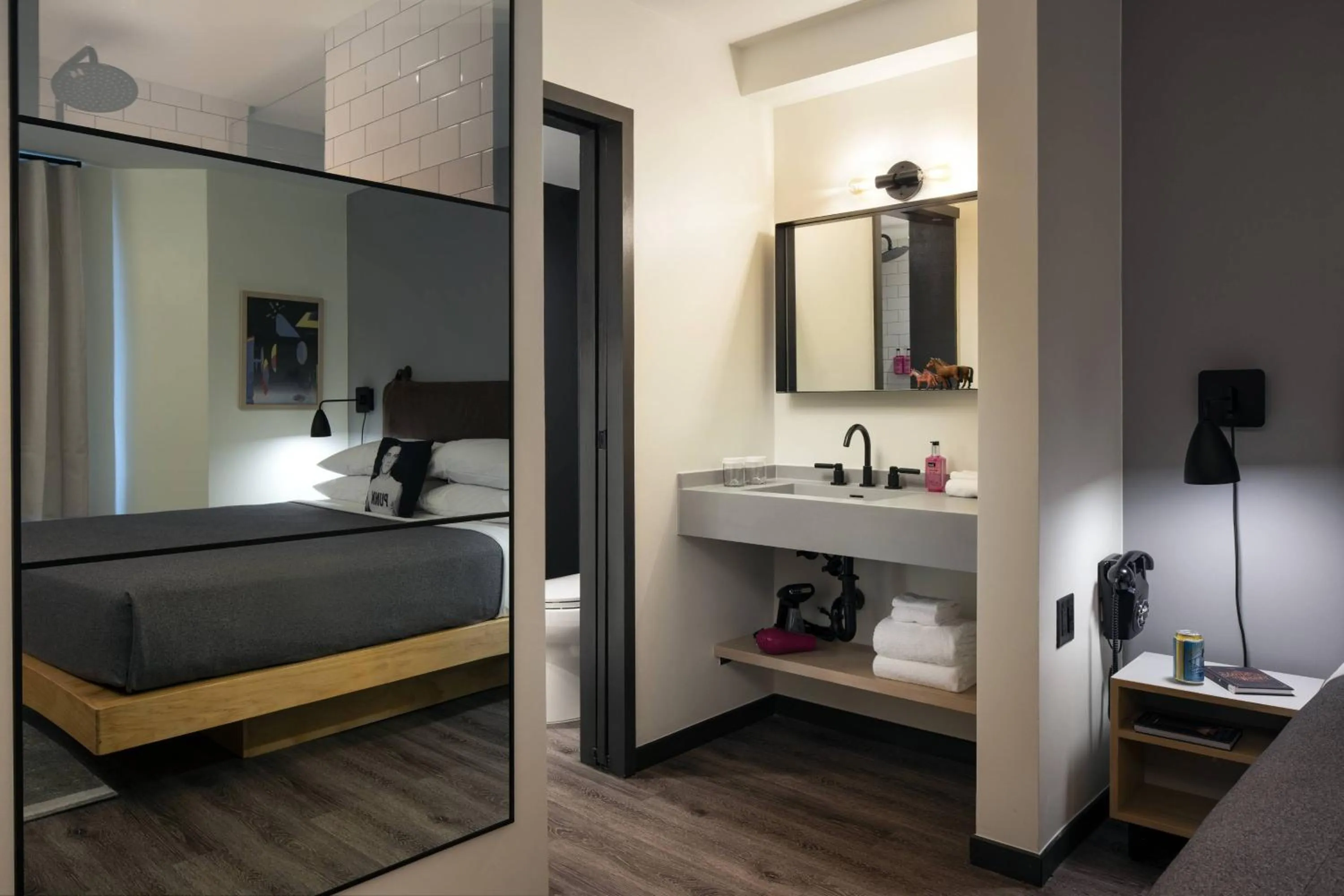 Bathroom, Bed in MOXY Memphis Downtown