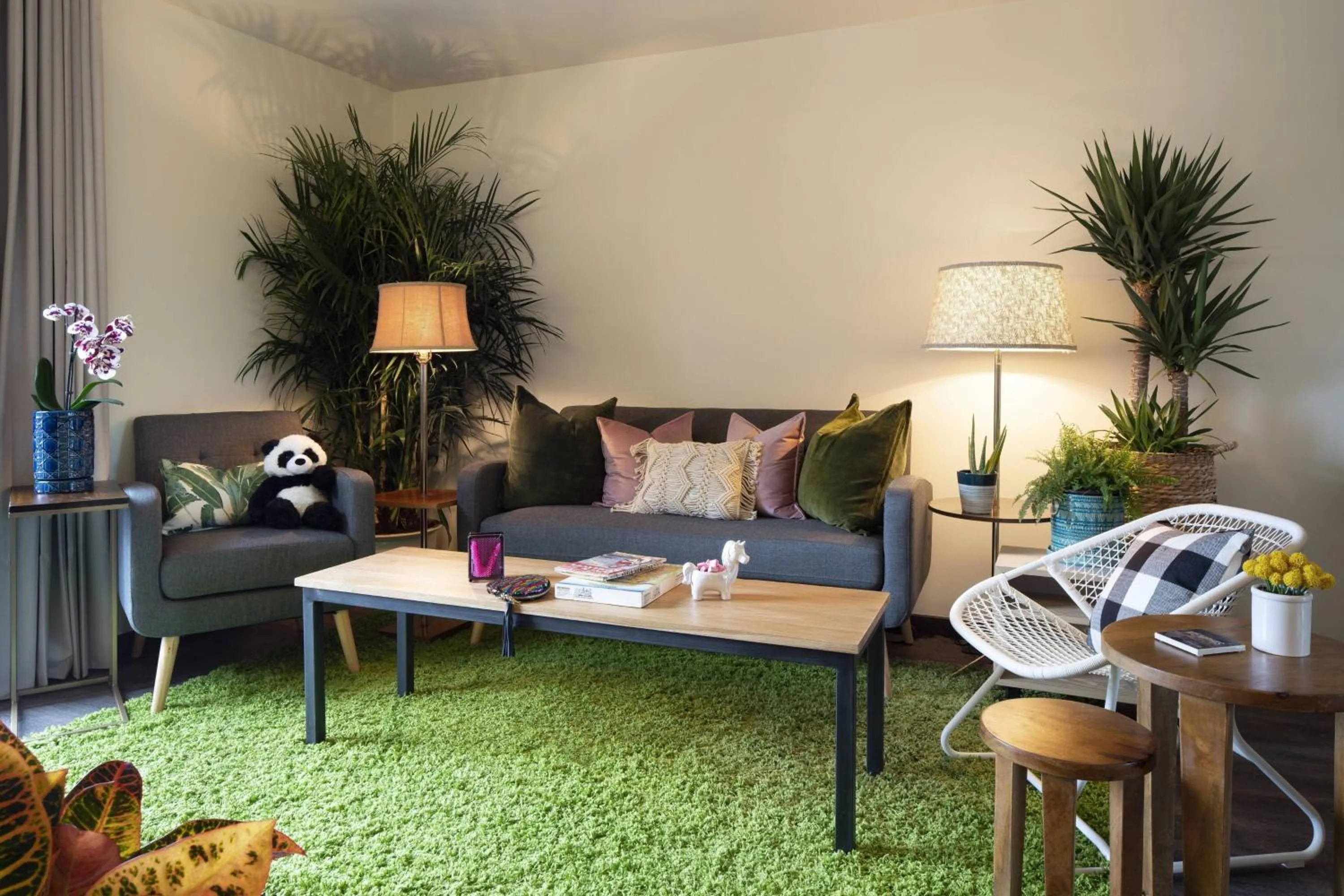 Living room in MOXY Memphis Downtown