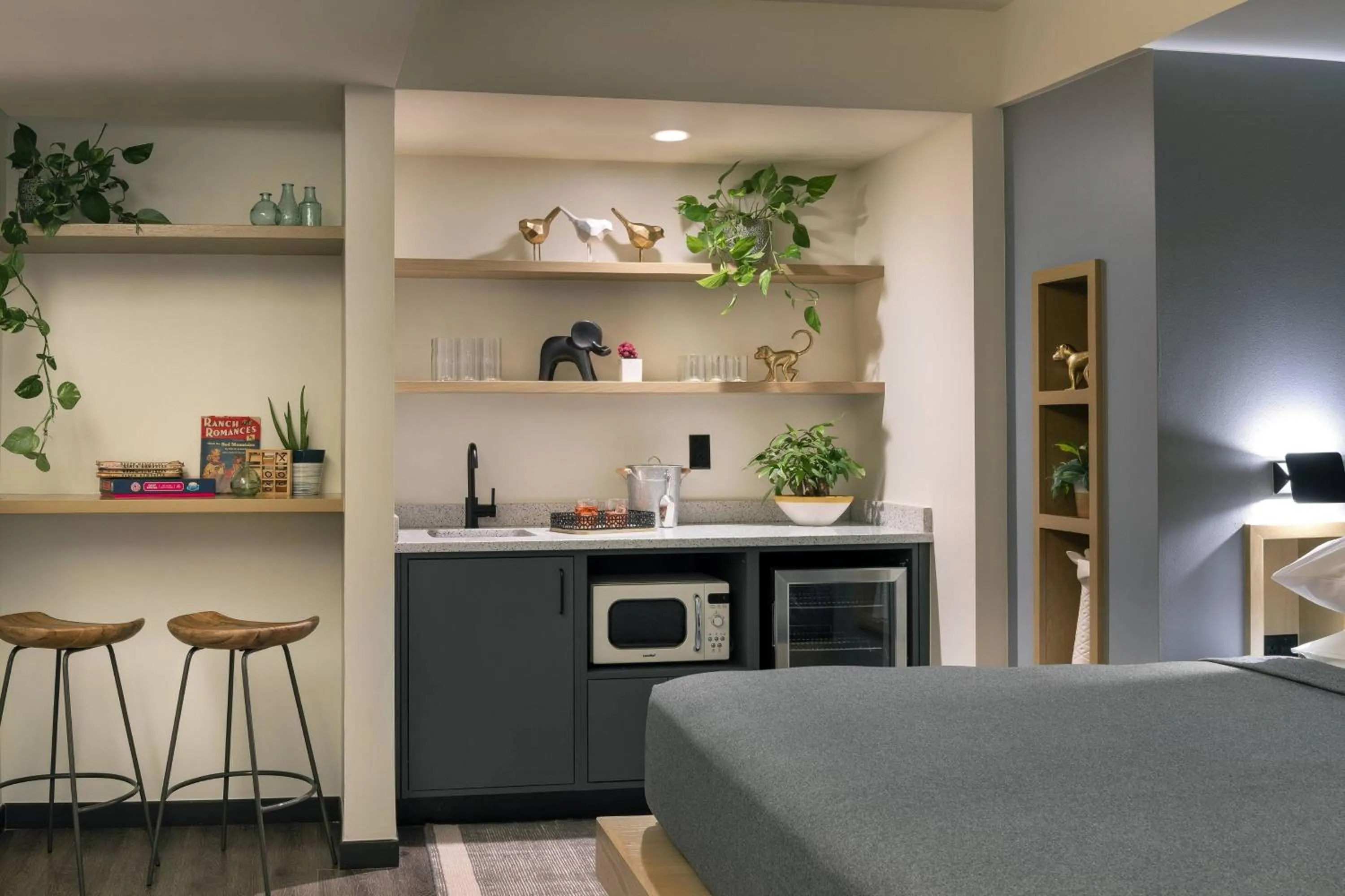 Lounge or bar in MOXY Memphis Downtown