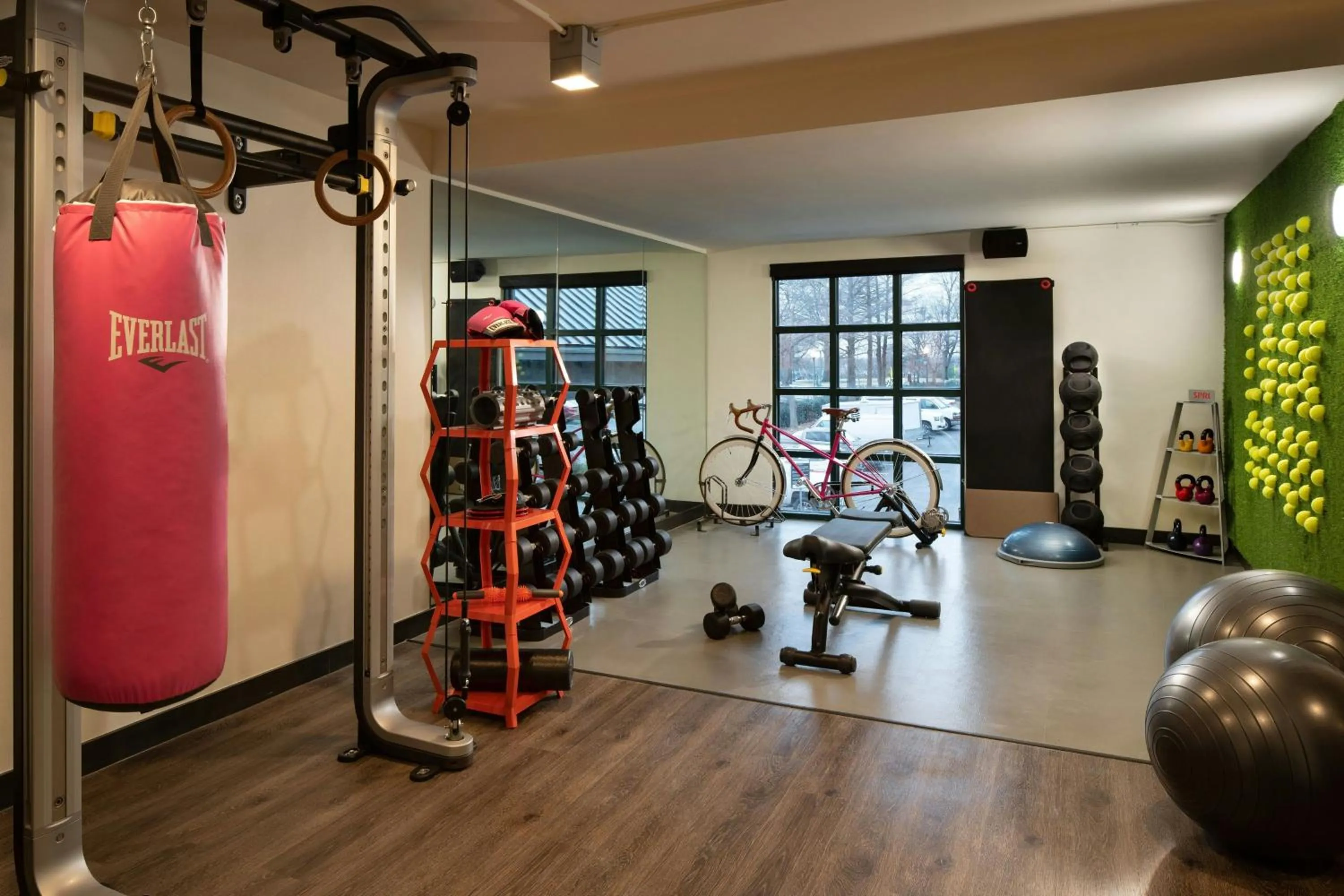 Fitness centre/facilities in MOXY Memphis Downtown