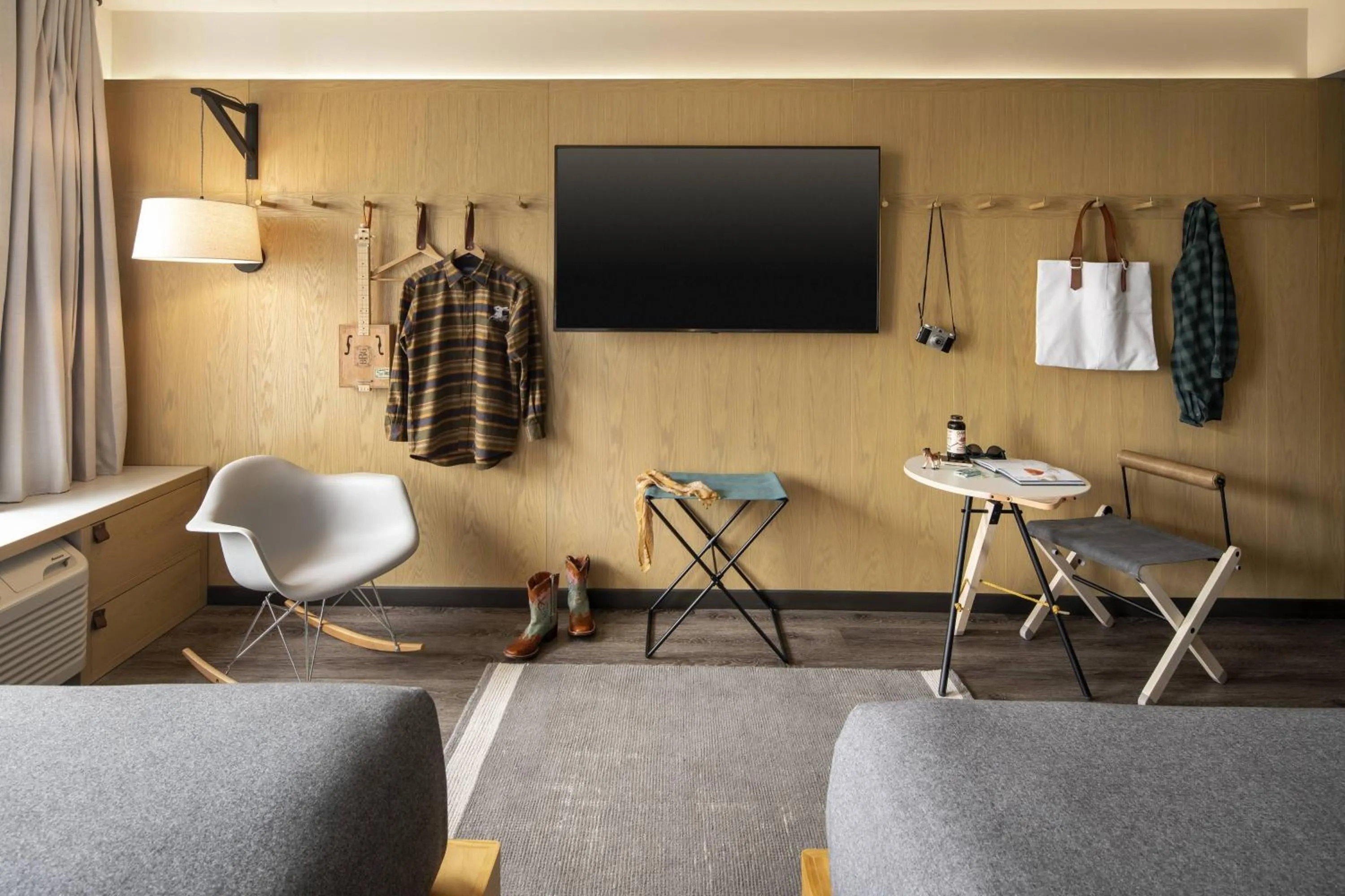 Photo of the whole room in MOXY Memphis Downtown