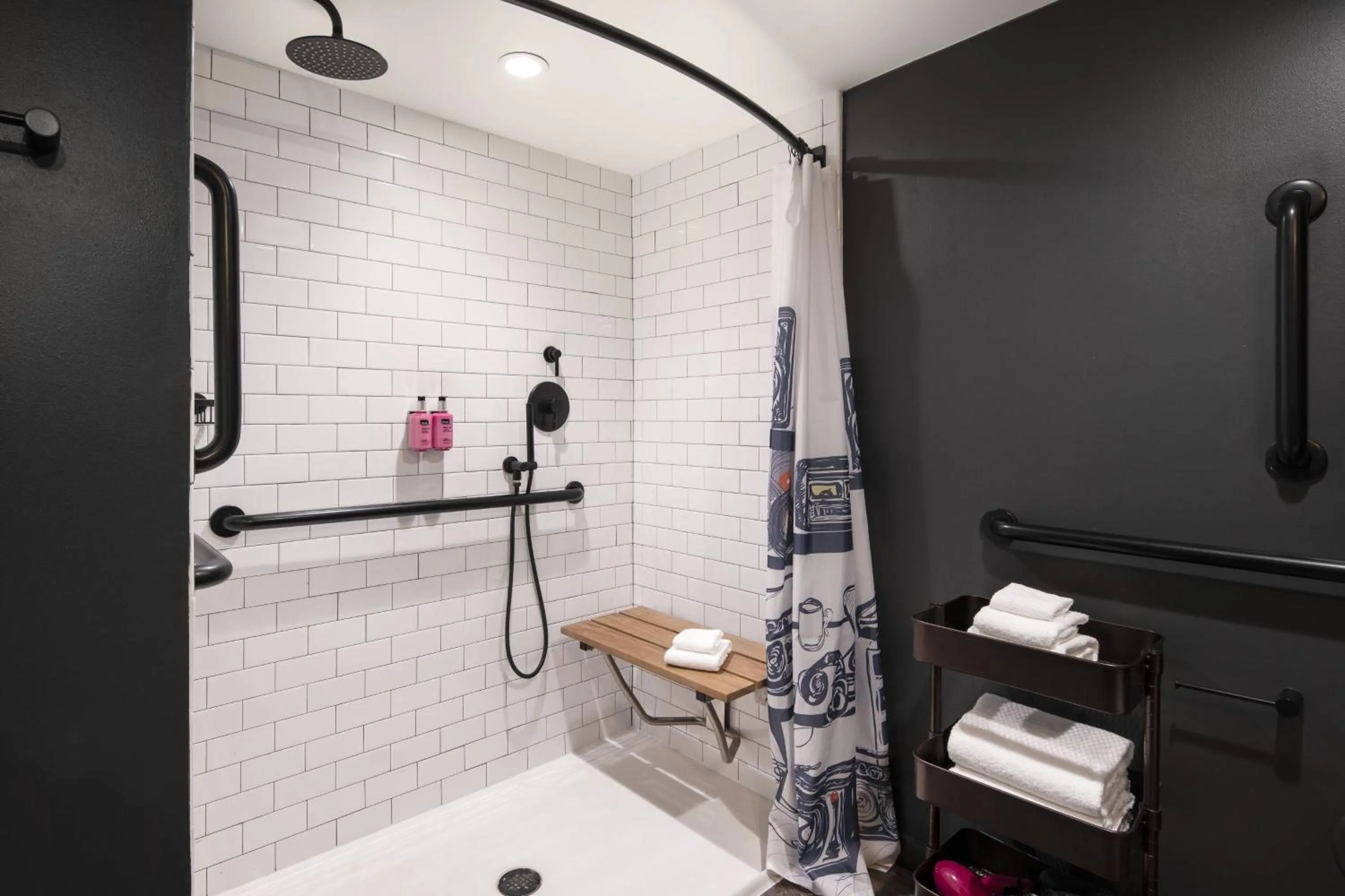 Bathroom in MOXY Memphis Downtown