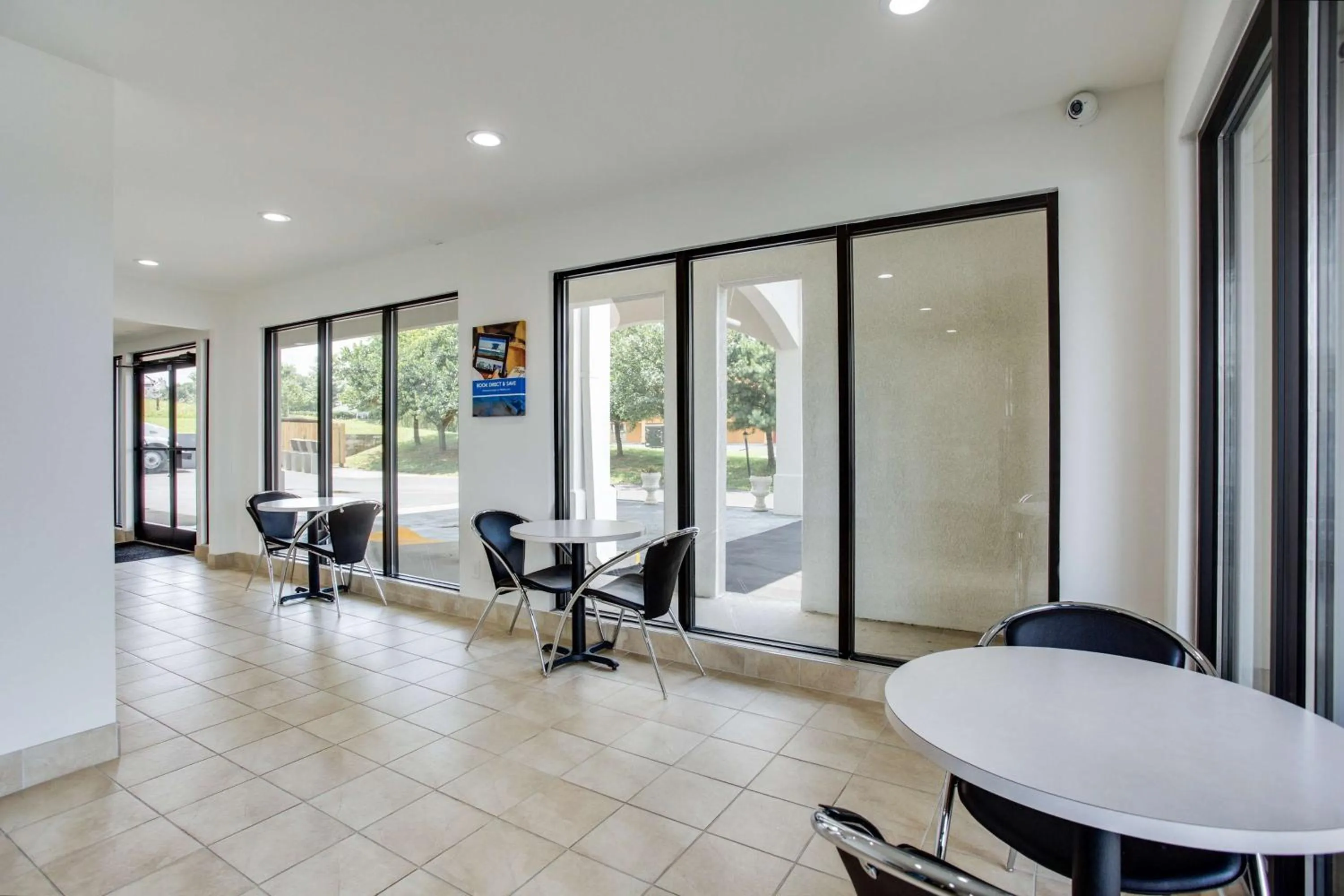 Lobby or reception in Motel 6-White House, TN