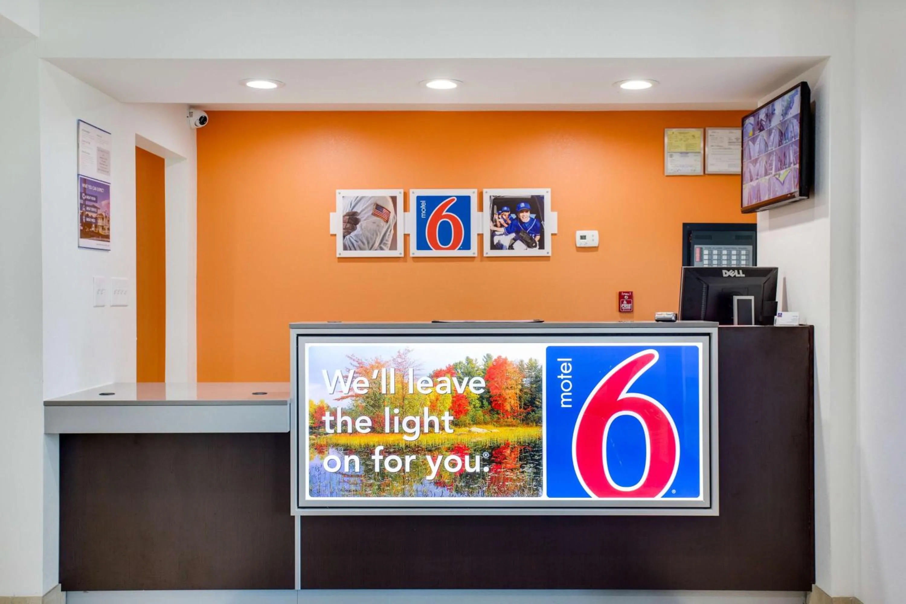 Property logo or sign in Motel 6-White House, TN