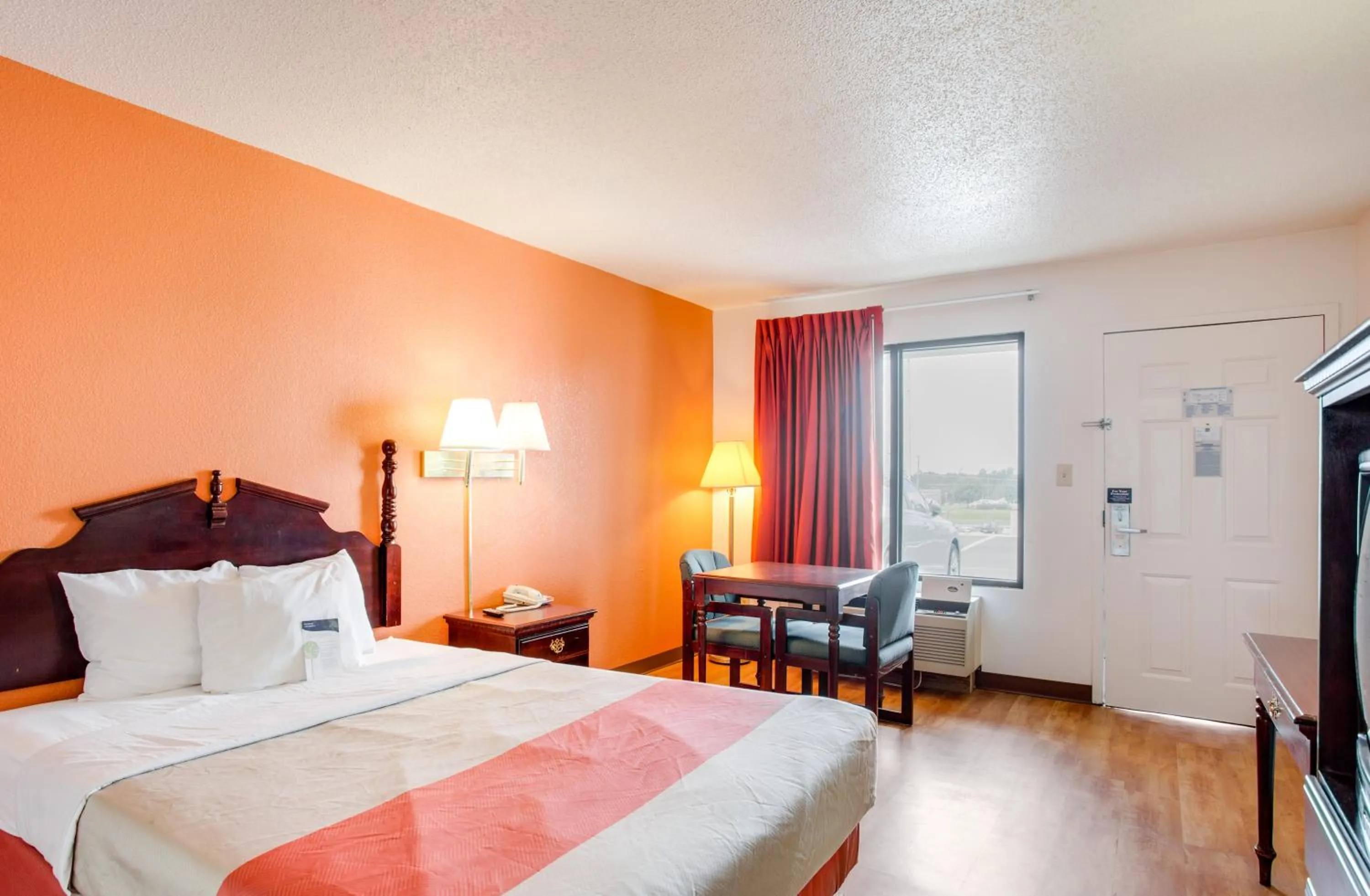 Bedroom, Bed in Motel 6-White House, TN