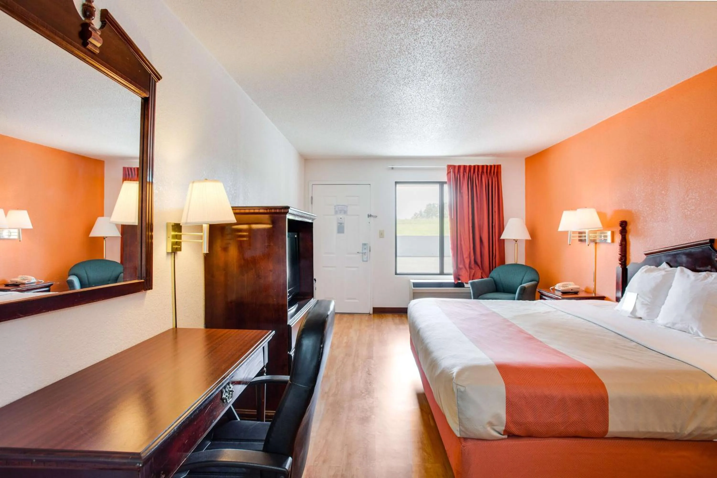 TV and multimedia, Bed in Motel 6-White House, TN