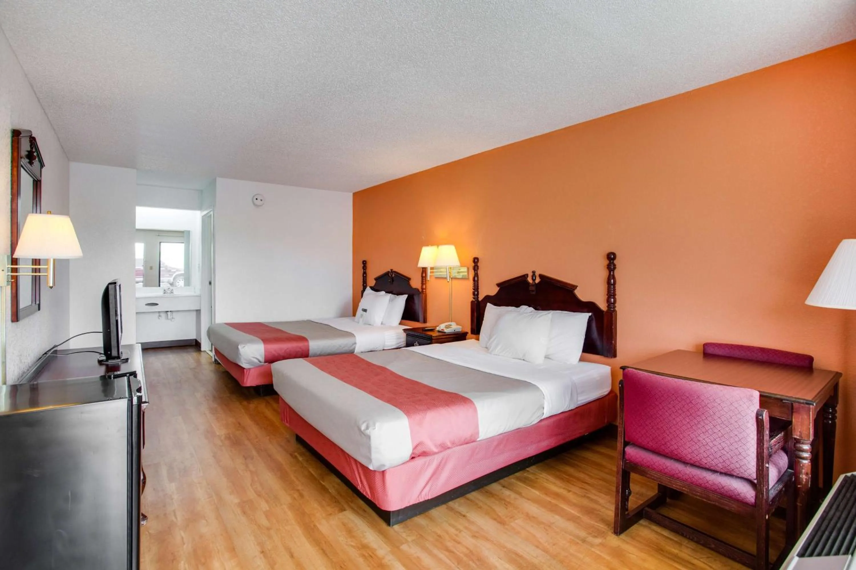 TV and multimedia, Bed in Motel 6-White House, TN