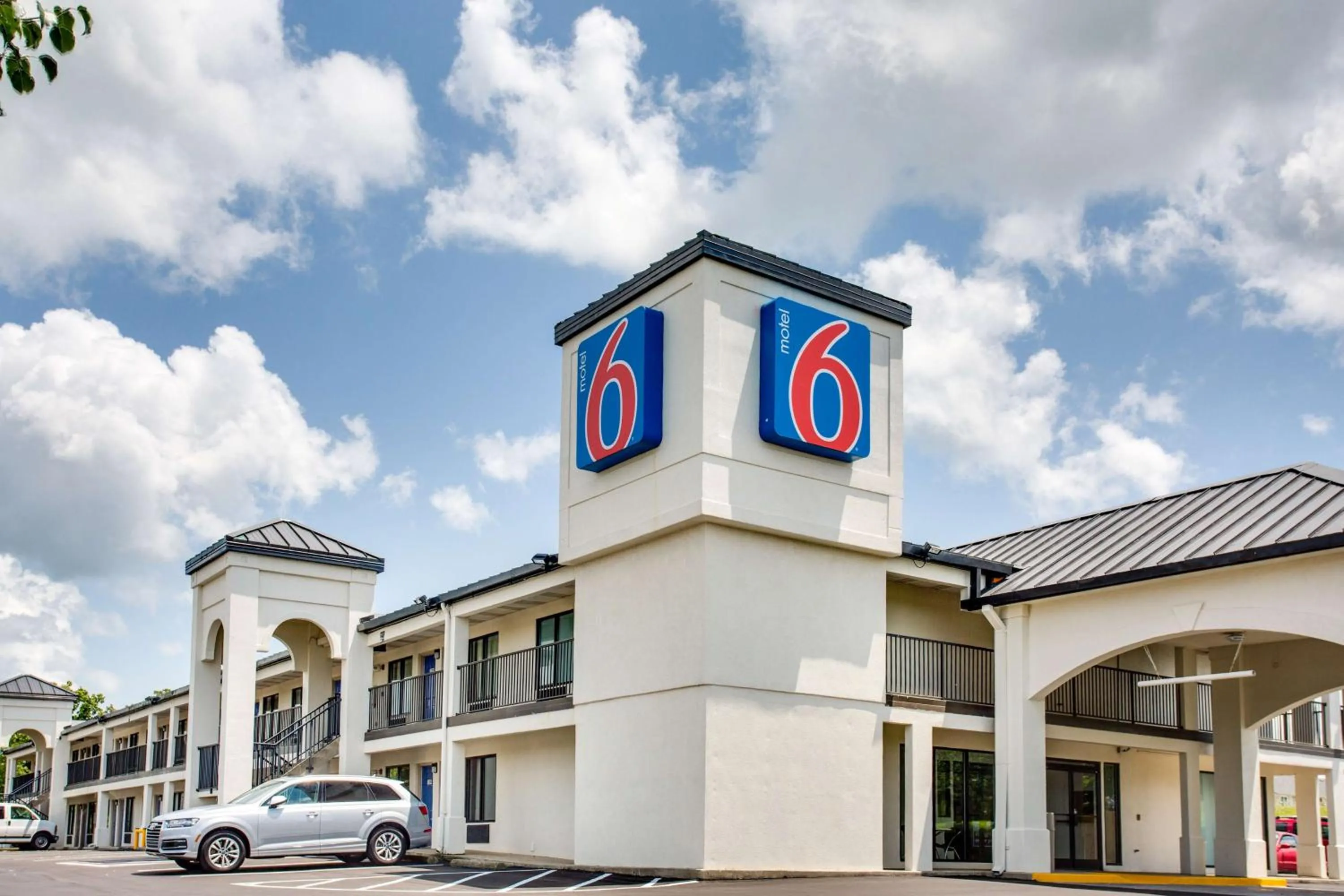 Property building in Motel 6-White House, TN