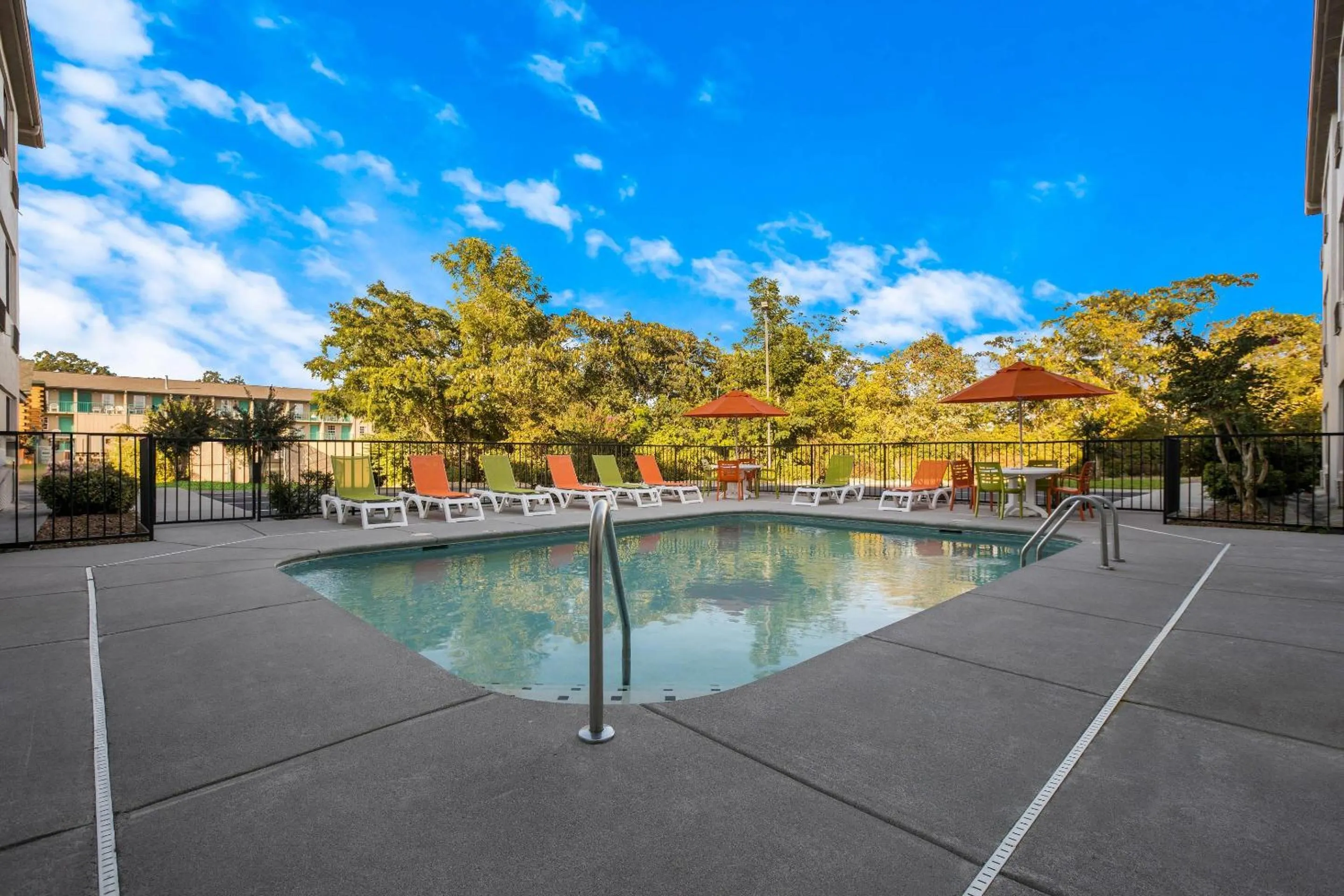 Swimming pool in Clarion Pointe Sevierville-Pigeon Forge