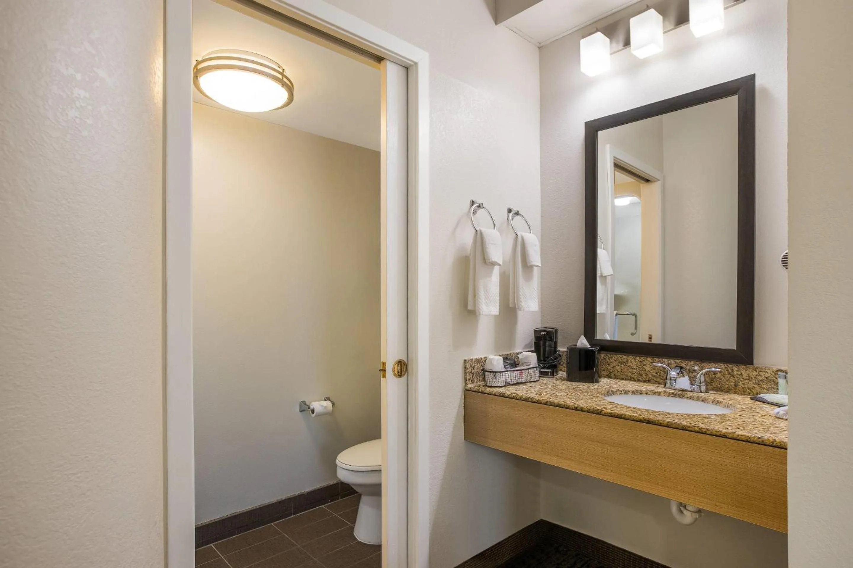 Bedroom in Clarion Pointe Sevierville-Pigeon Forge