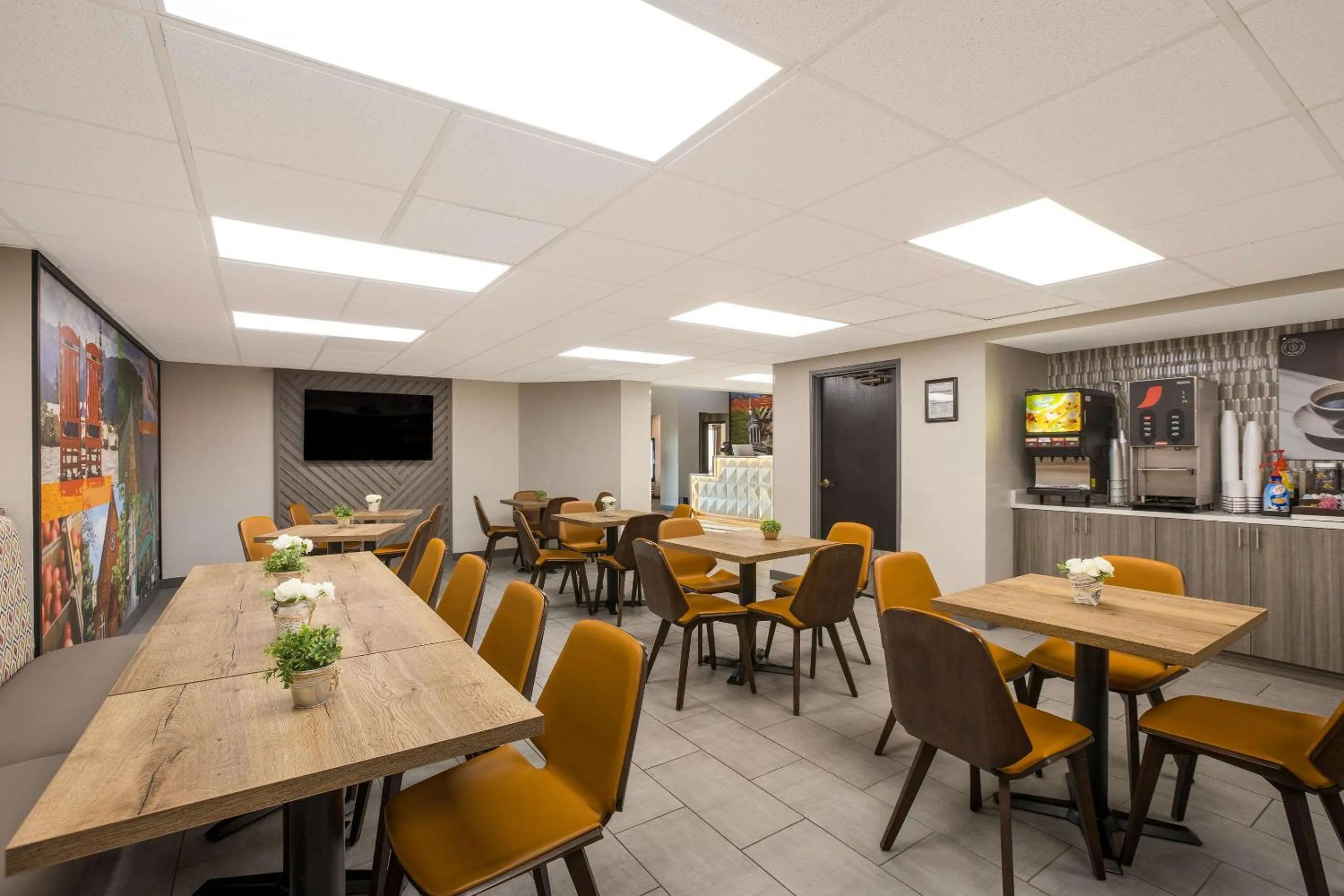 Breakfast in Clarion Pointe Sevierville-Pigeon Forge