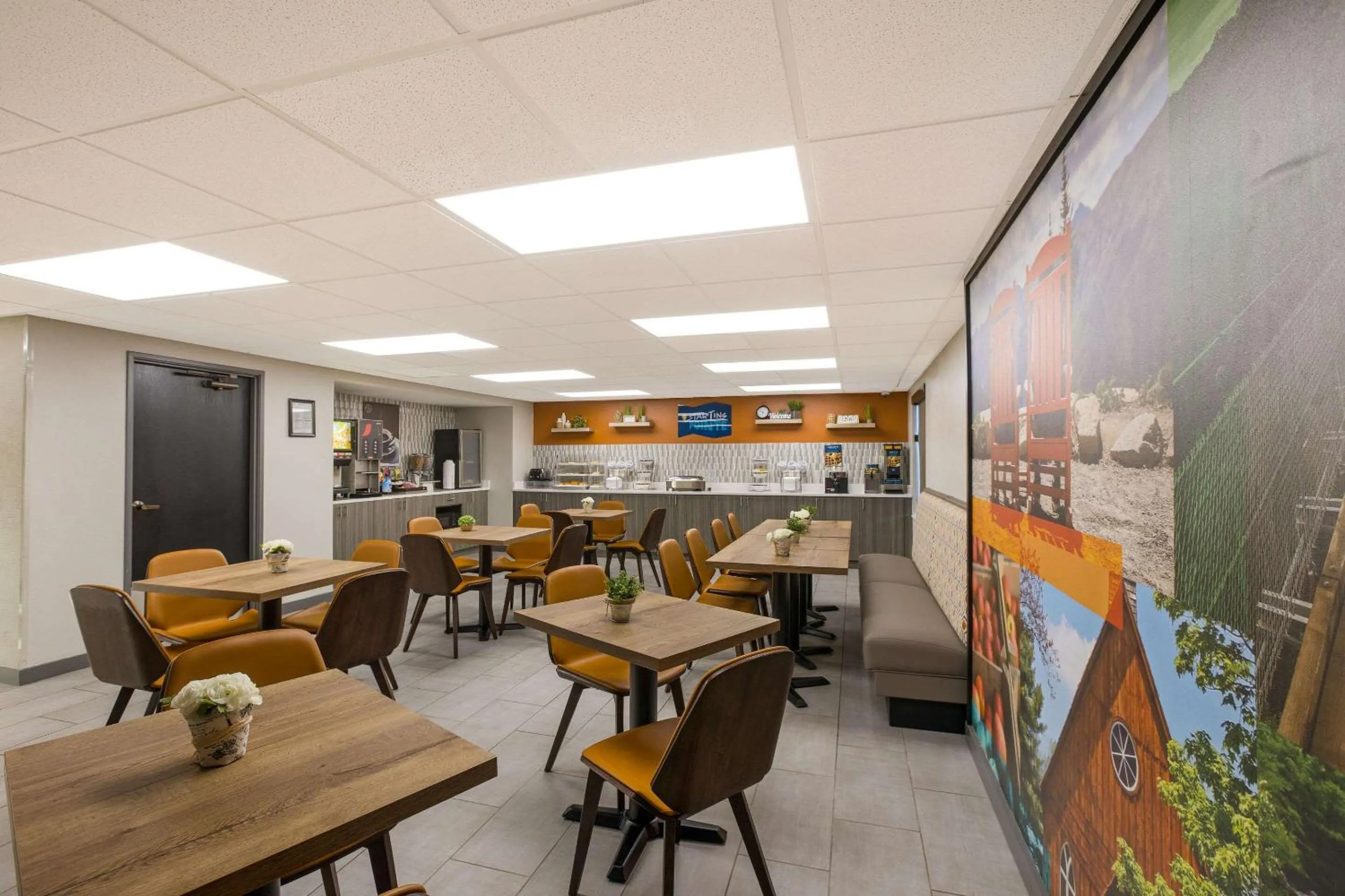 Breakfast in Clarion Pointe Sevierville-Pigeon Forge