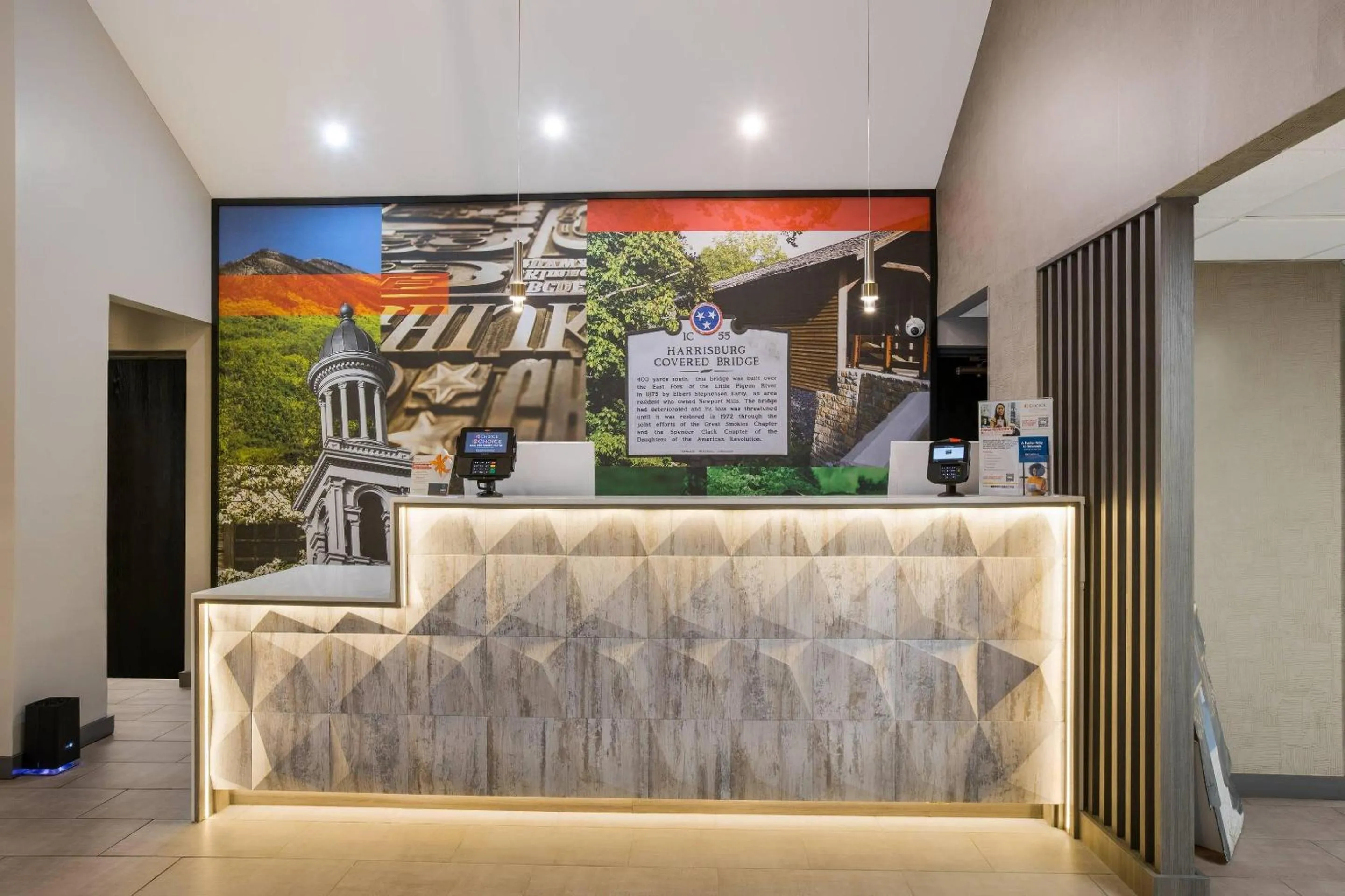 Lobby or reception in Clarion Pointe Sevierville-Pigeon Forge