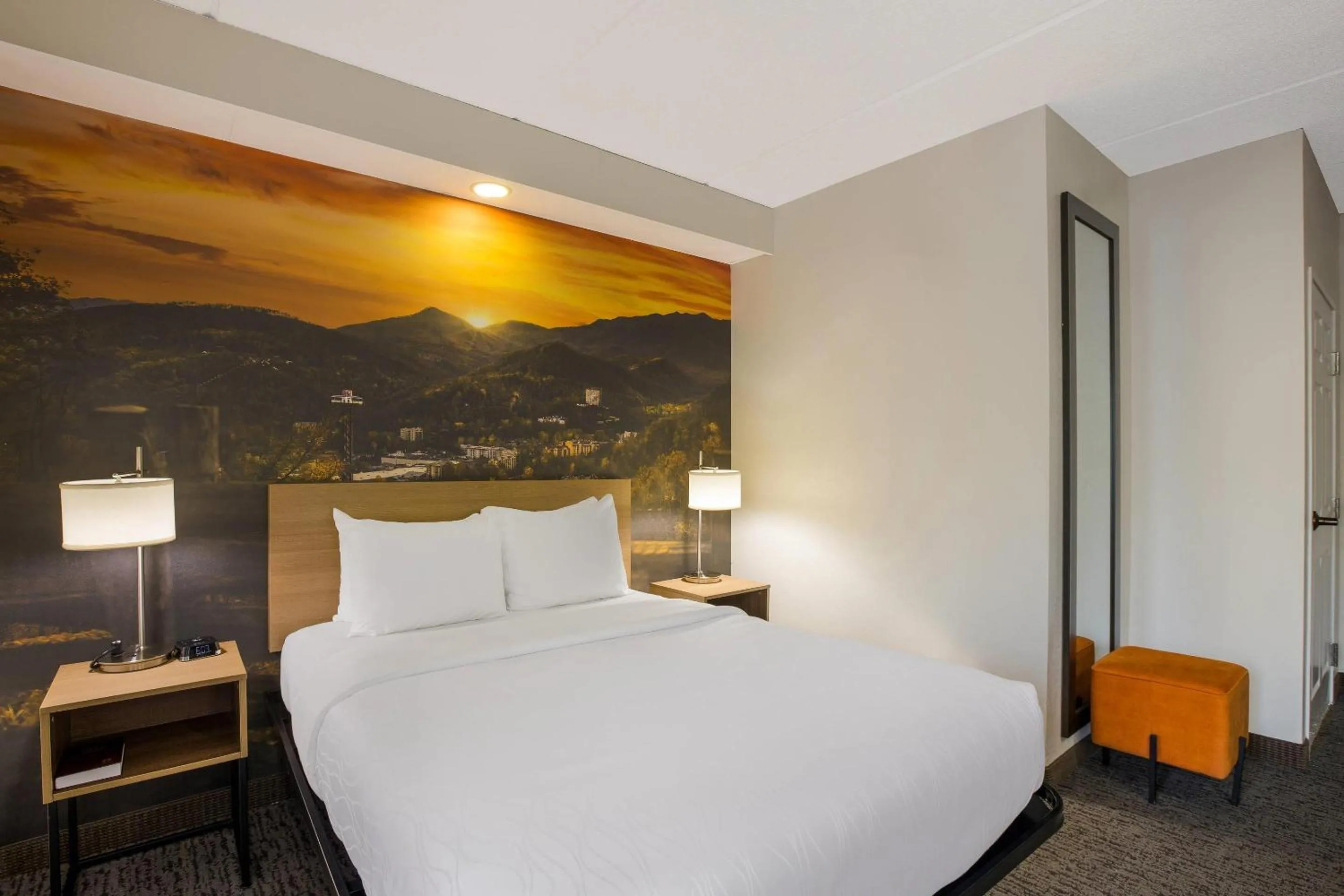 Bedroom, Bed in Clarion Pointe Sevierville-Pigeon Forge