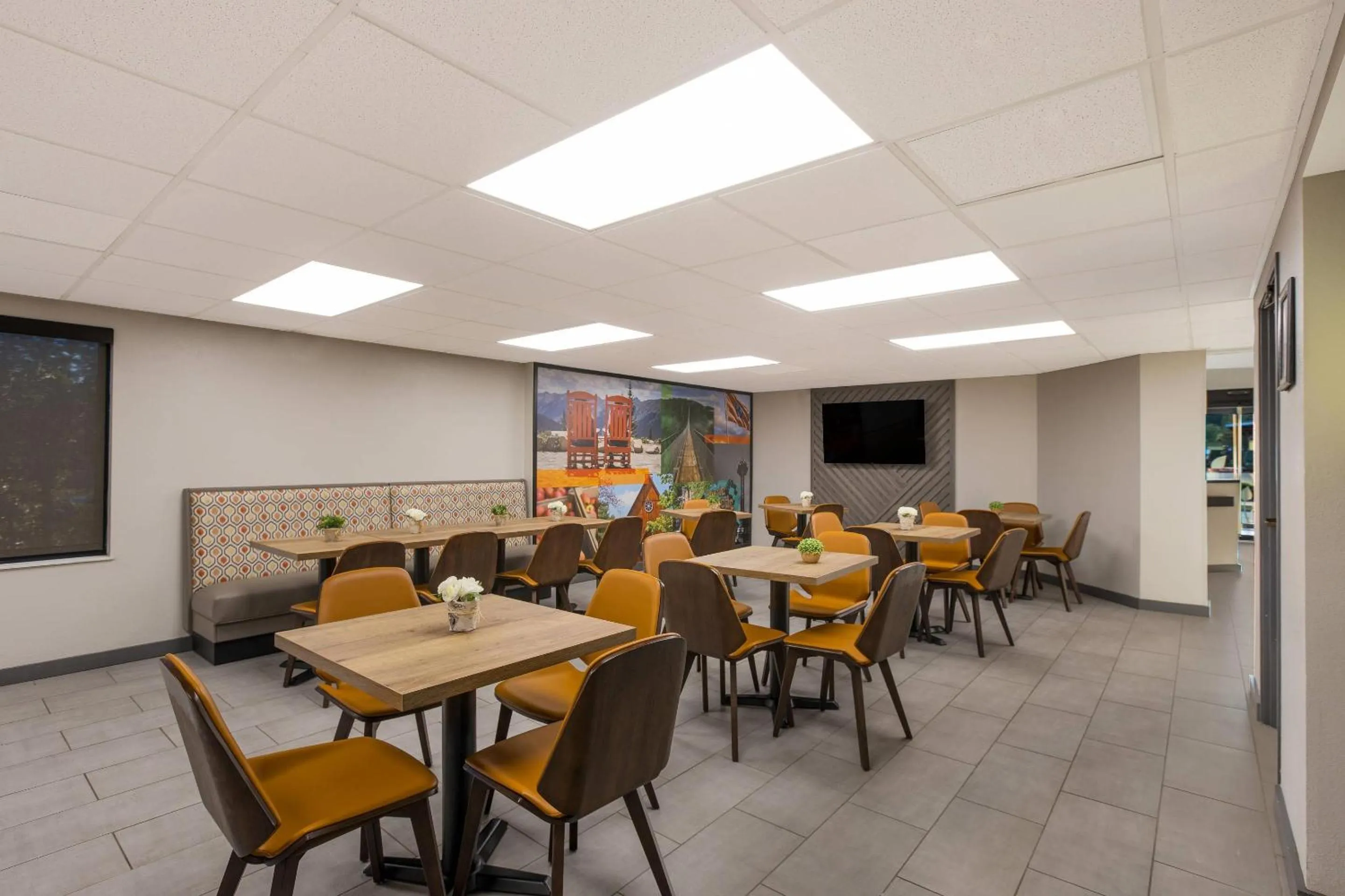 Breakfast in Clarion Pointe Sevierville-Pigeon Forge