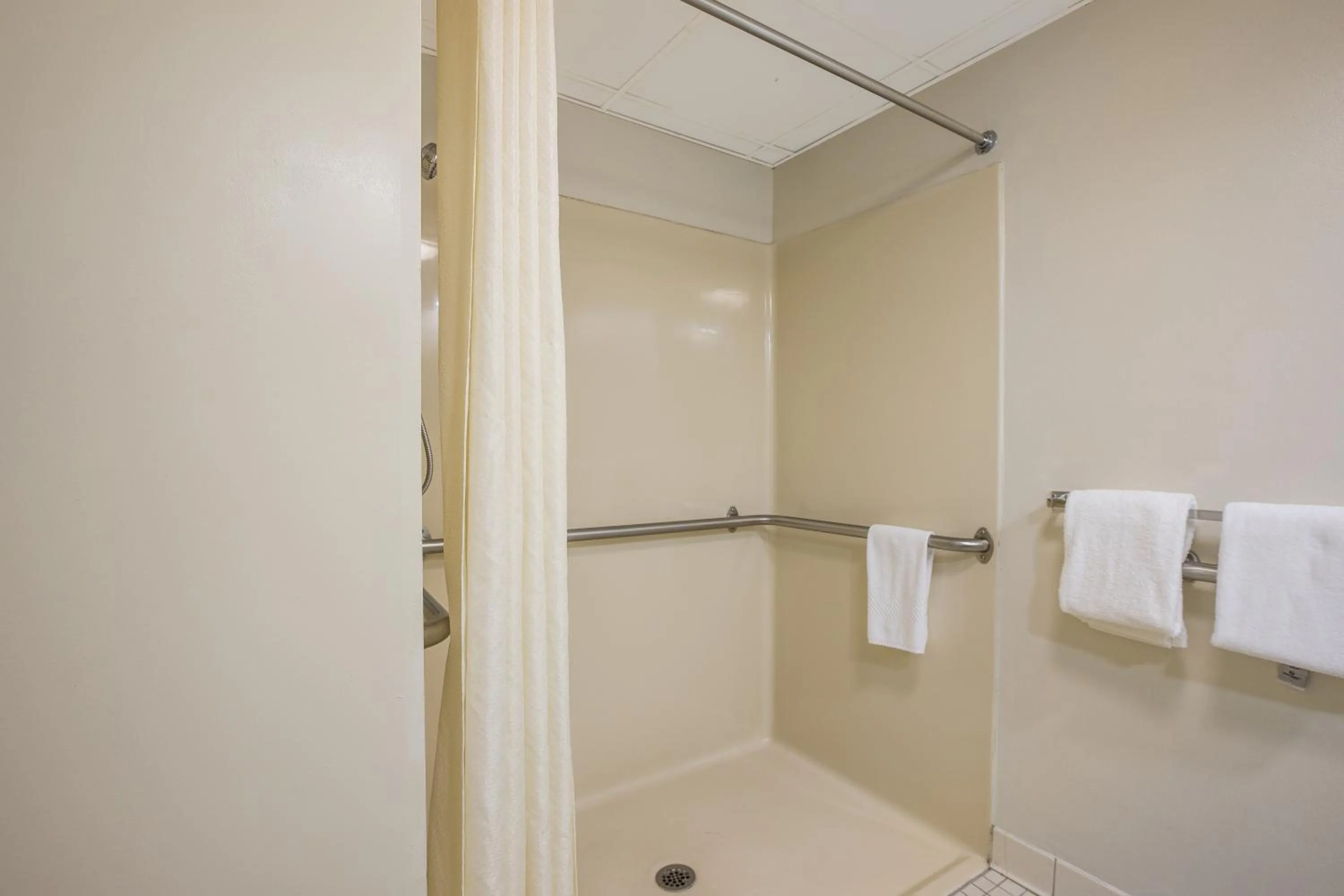 Bathroom in Clarion Pointe Sevierville-Pigeon Forge