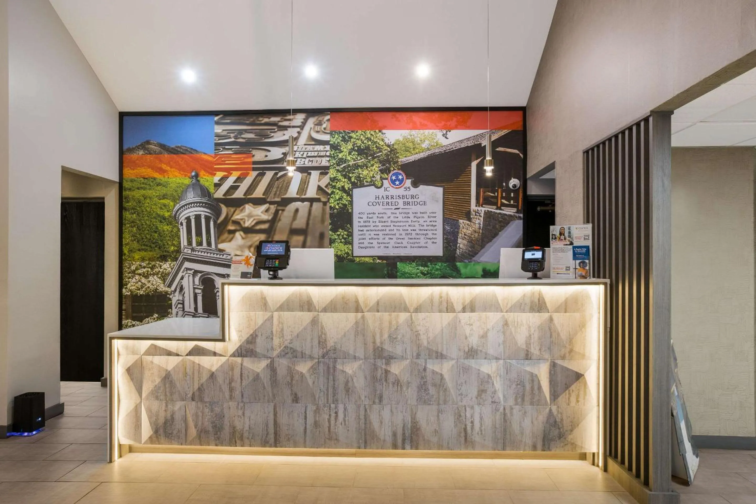 Lobby or reception in Clarion Pointe Sevierville-Pigeon Forge