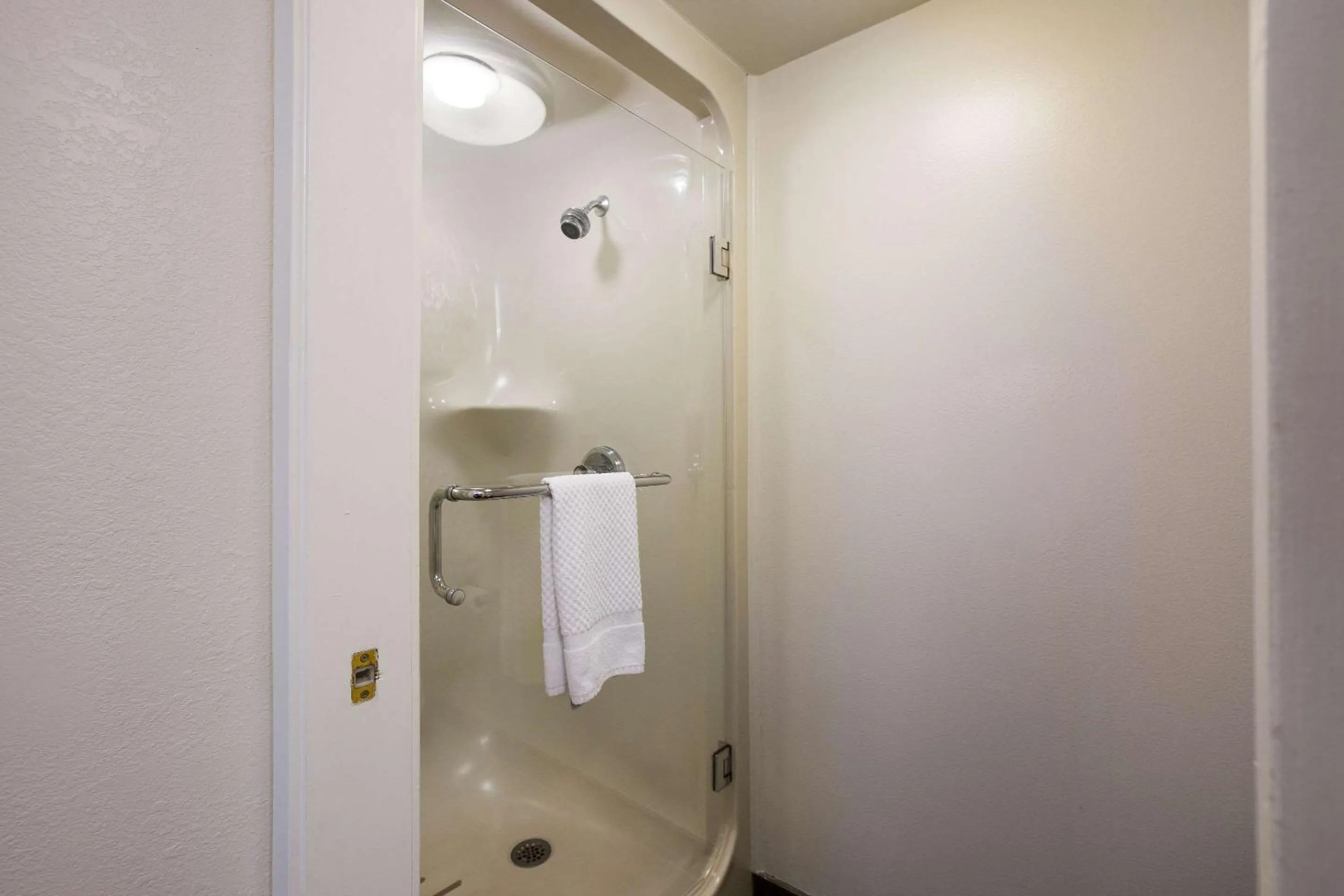 Bedroom in Clarion Pointe Sevierville-Pigeon Forge