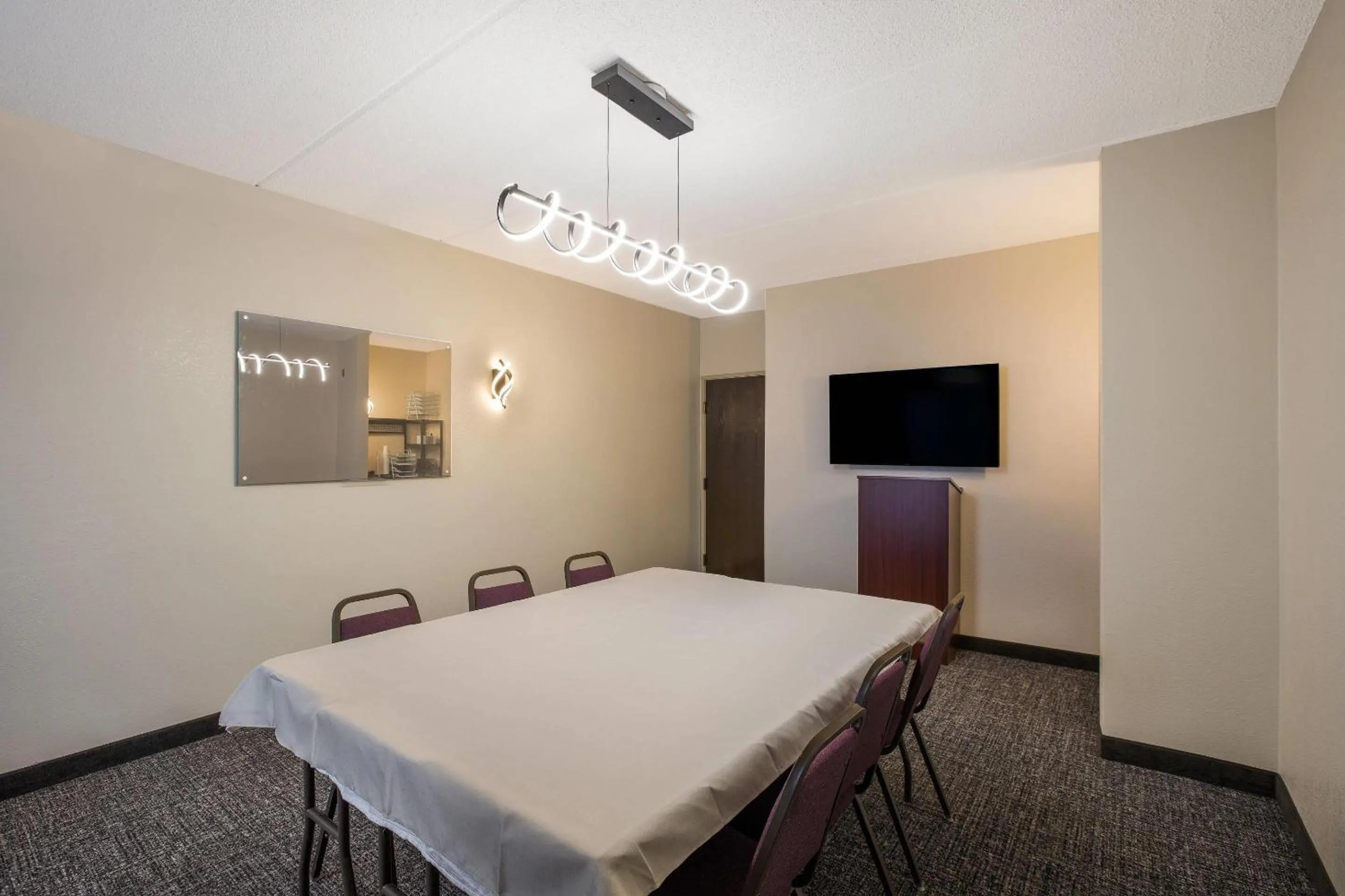 Meeting/conference room in Clarion Pointe Sevierville-Pigeon Forge
