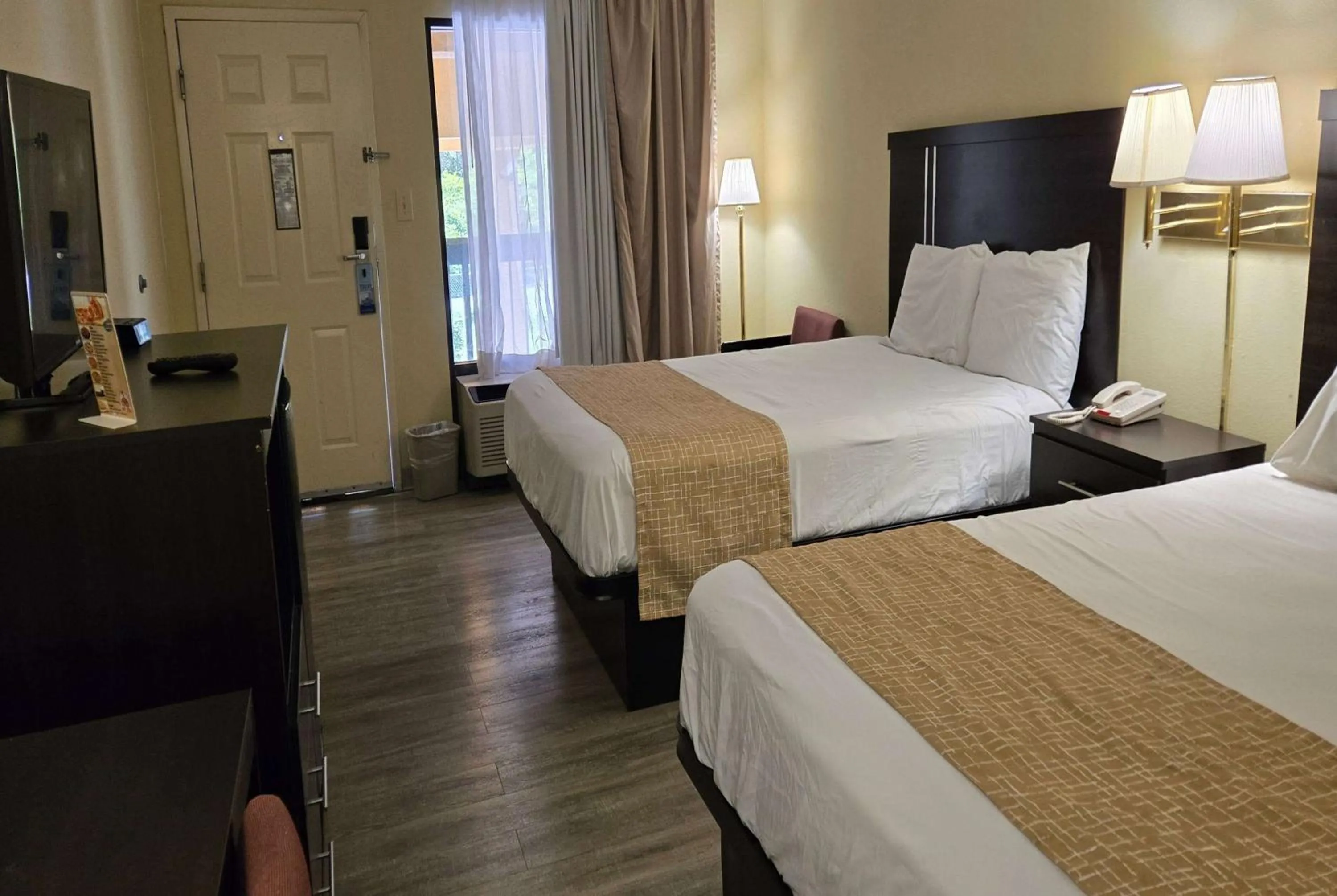 Photo of the whole room, Bed in Travelodge by Wyndham Knoxville East