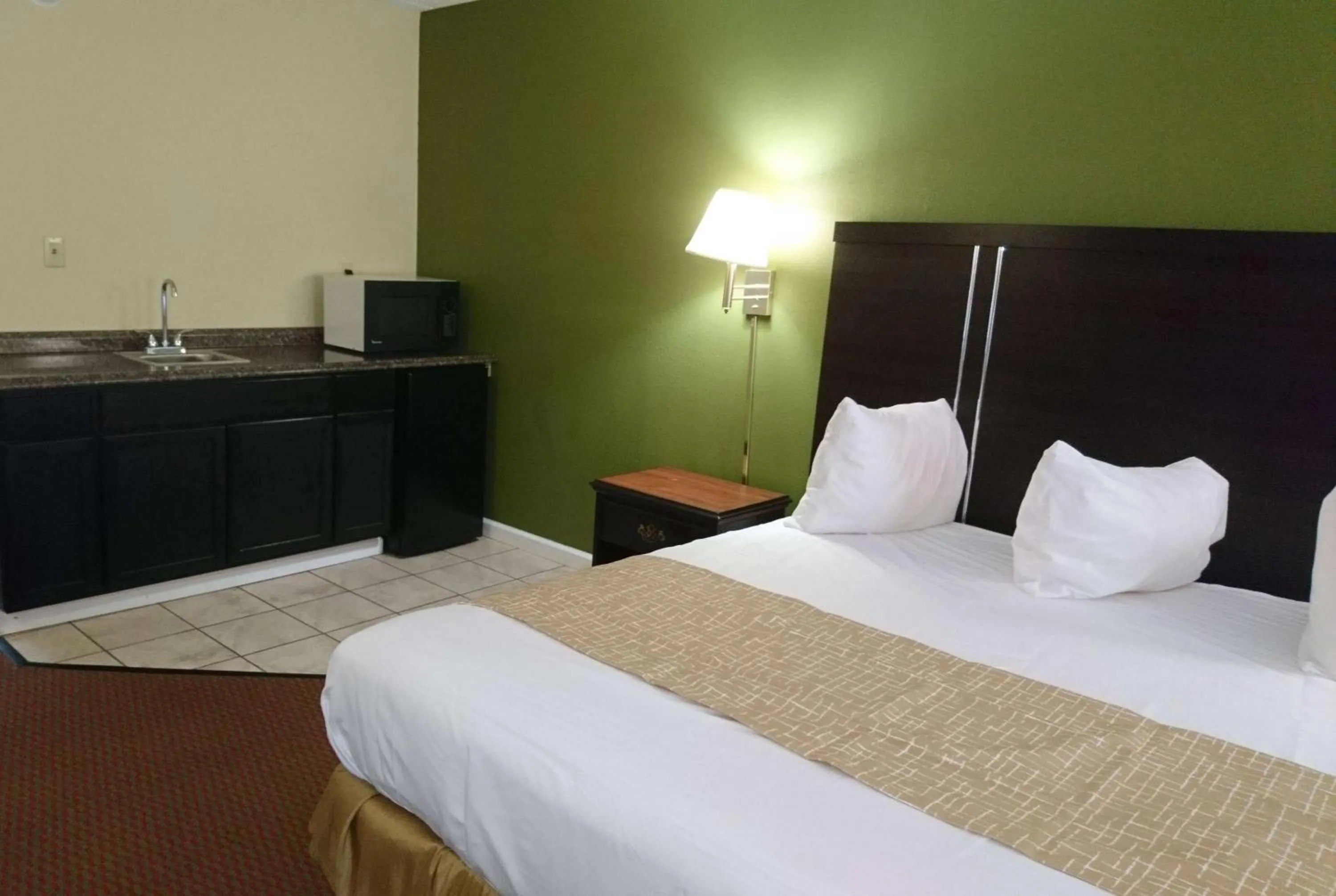 Photo of the whole room, Bed in Travelodge by Wyndham Knoxville East