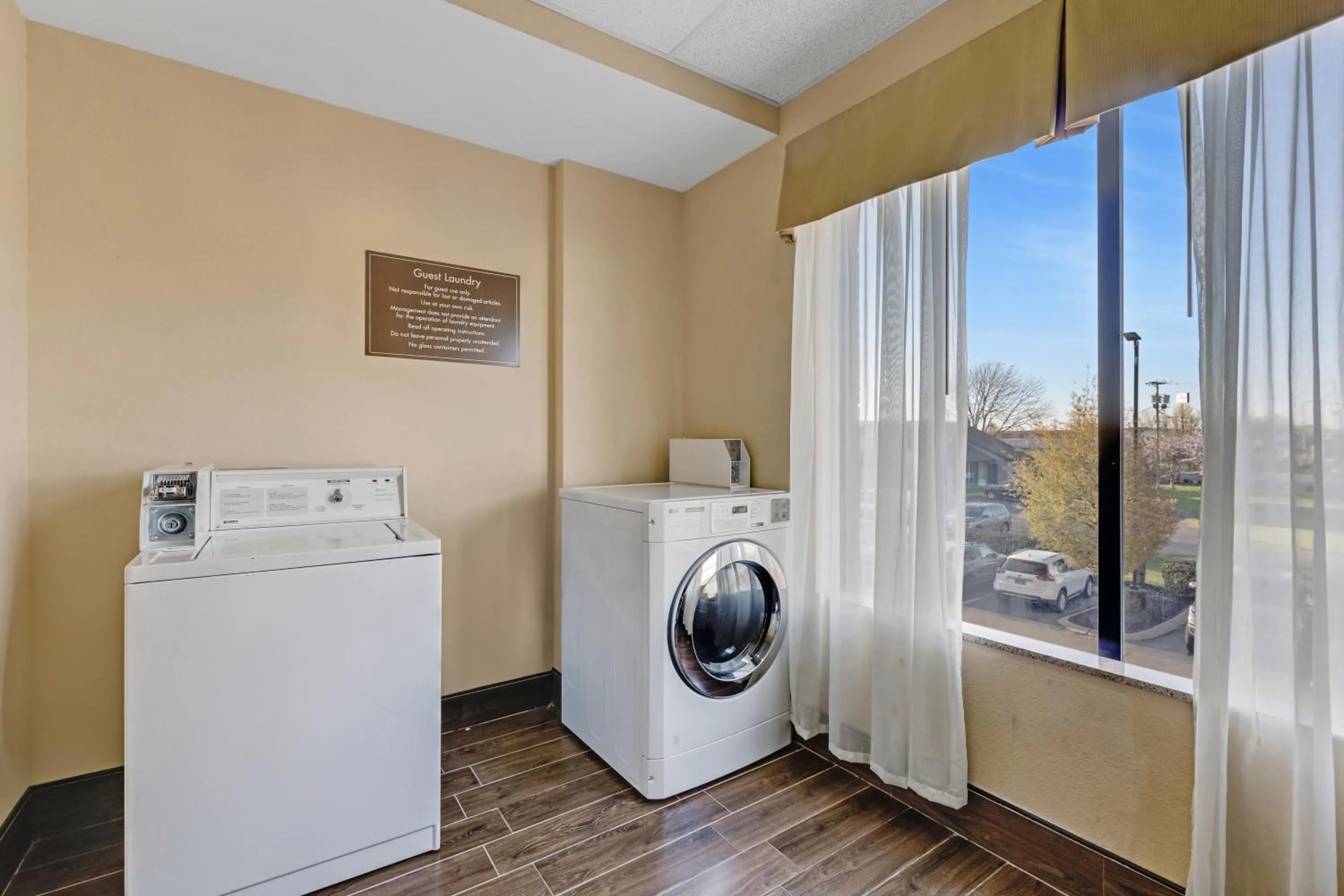 washing machine in Comfort Suites Murfreesboro Shopping District