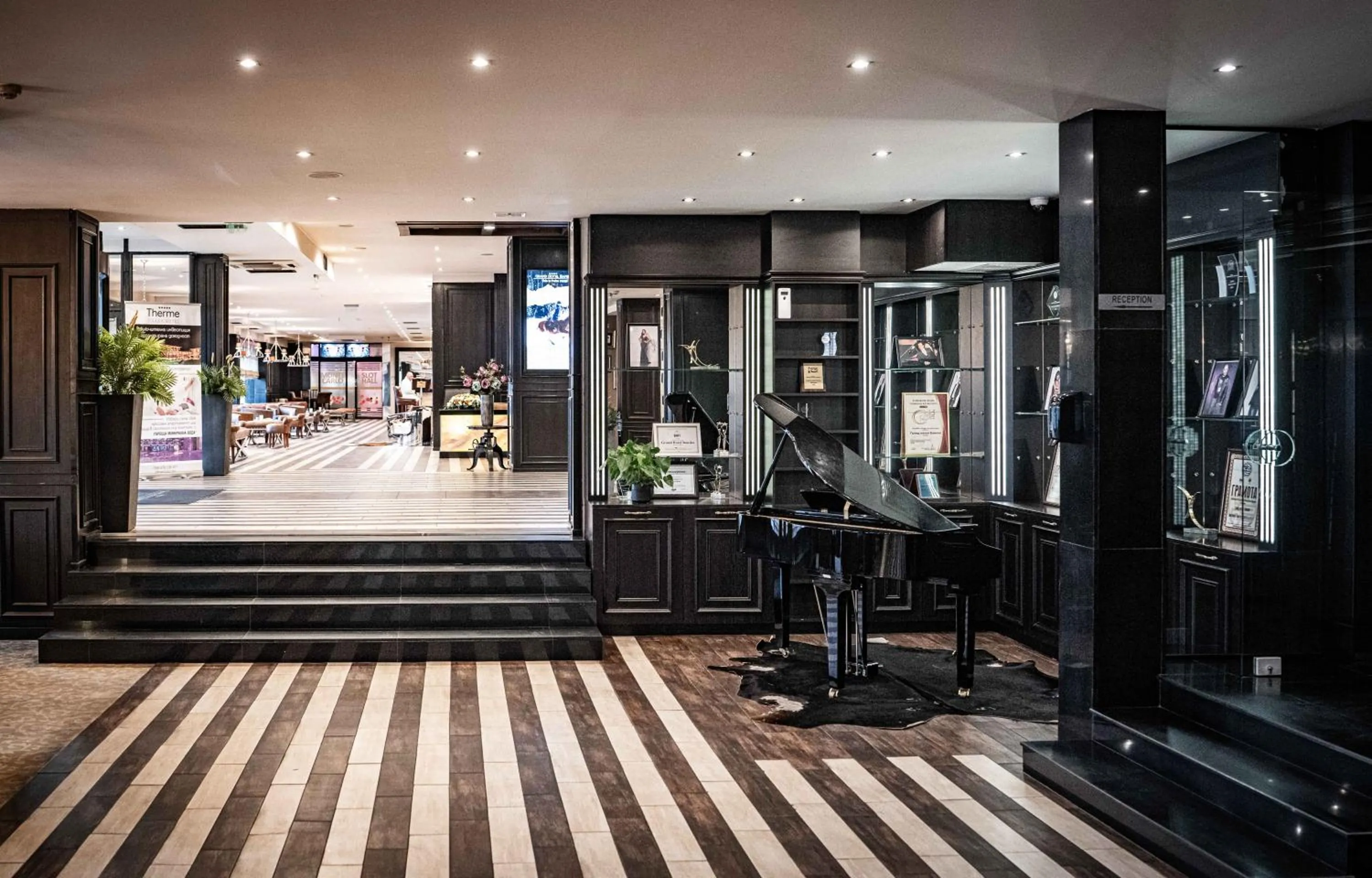 Lobby or reception in Grand Hotel Bansko - Fitness & SPA