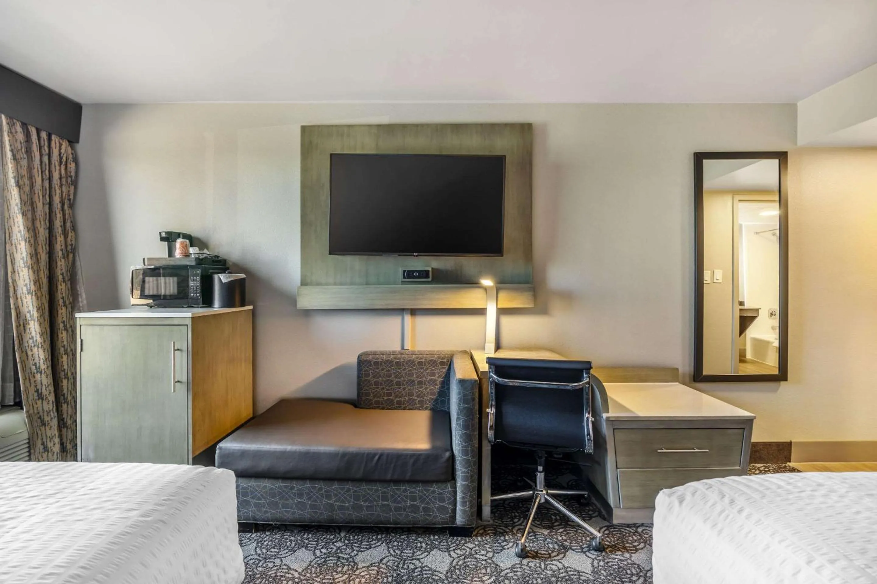 Bedroom, Bed in Clarion Inn Murfreesboro Old Fort Pkwy