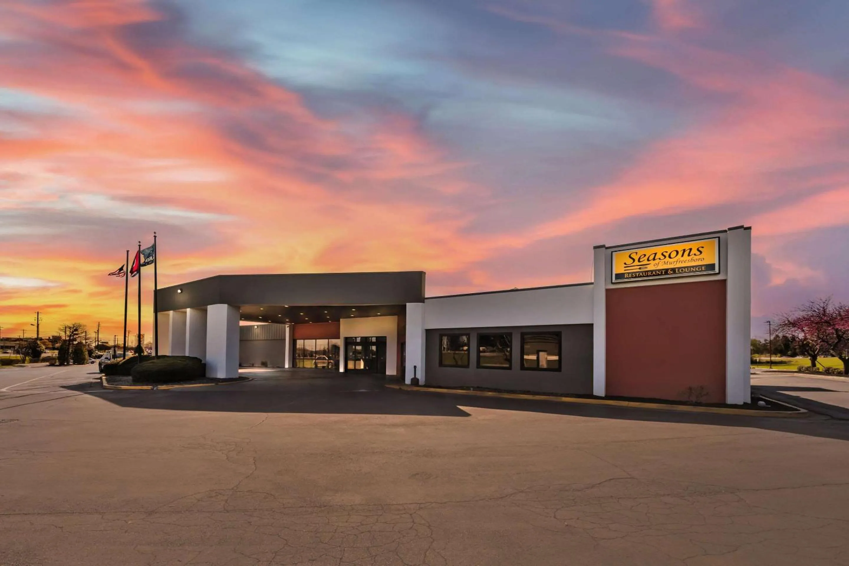 Property building in Clarion Inn Murfreesboro Old Fort Pkwy