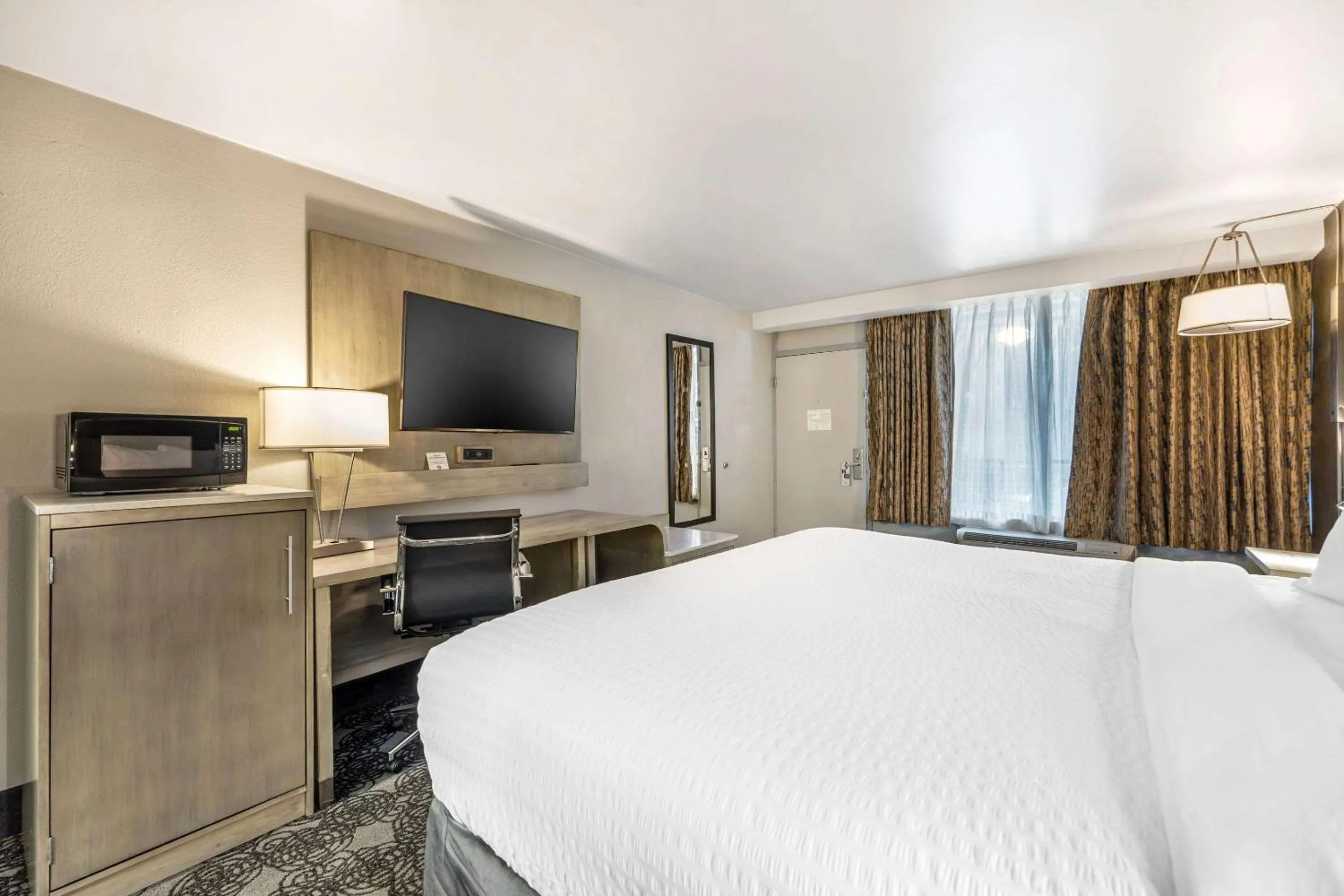 Bedroom, Bed in Clarion Inn Murfreesboro Old Fort Pkwy