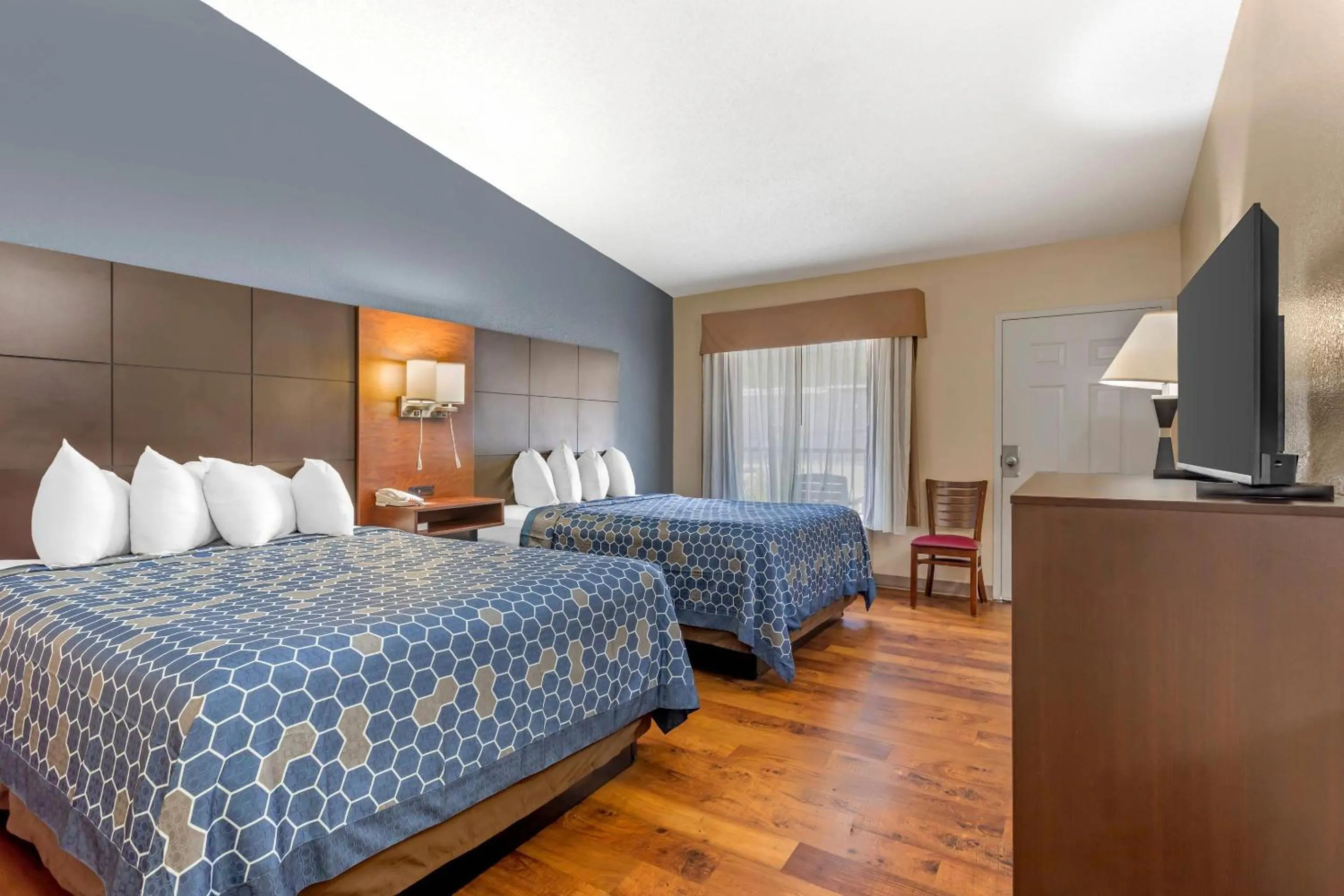 Bedroom, Bed in Econo Lodge Inn & Suites Gatlinburg at the Convention Center