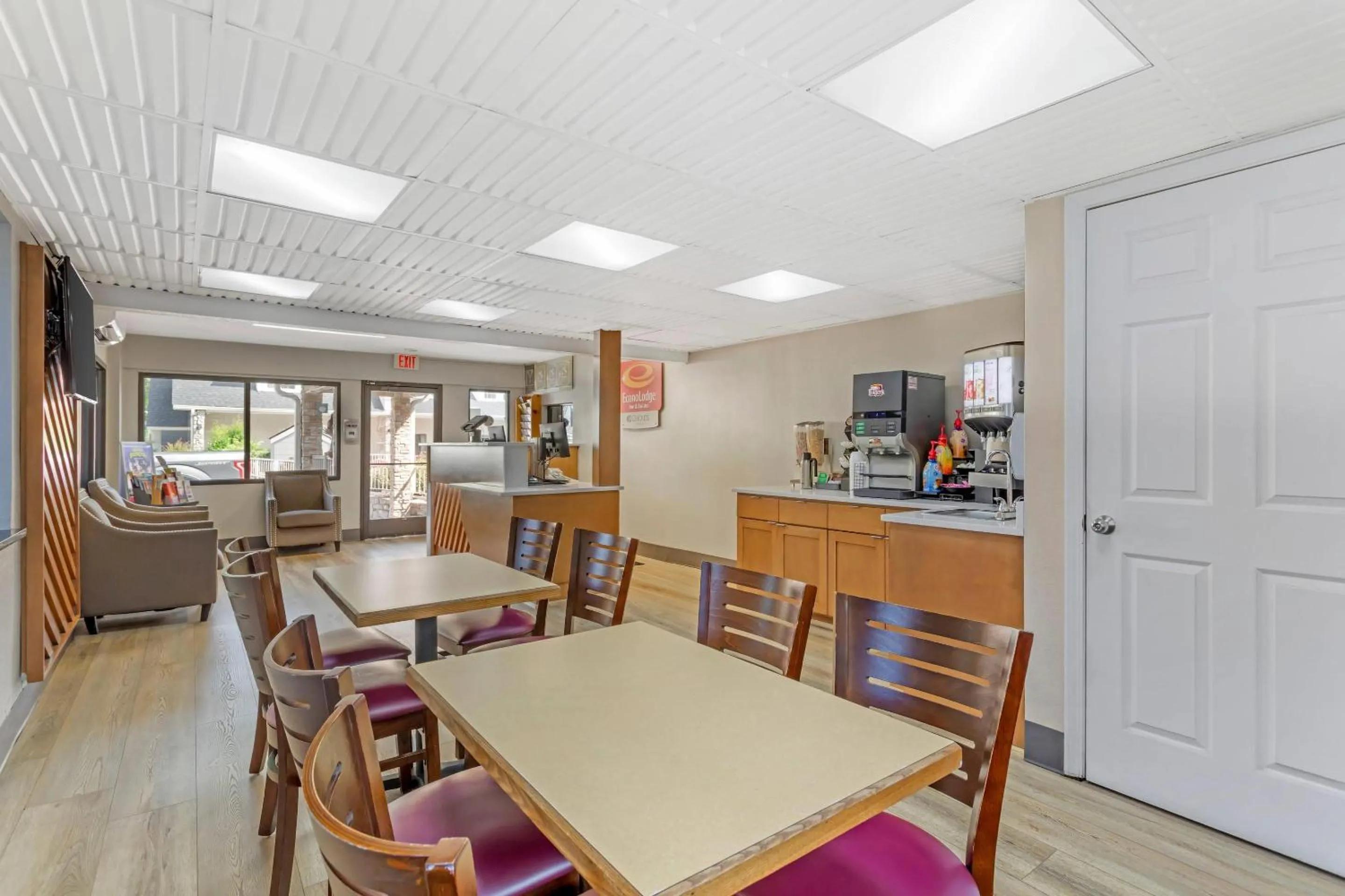 Breakfast in Econo Lodge Inn & Suites Gatlinburg at the Convention Center