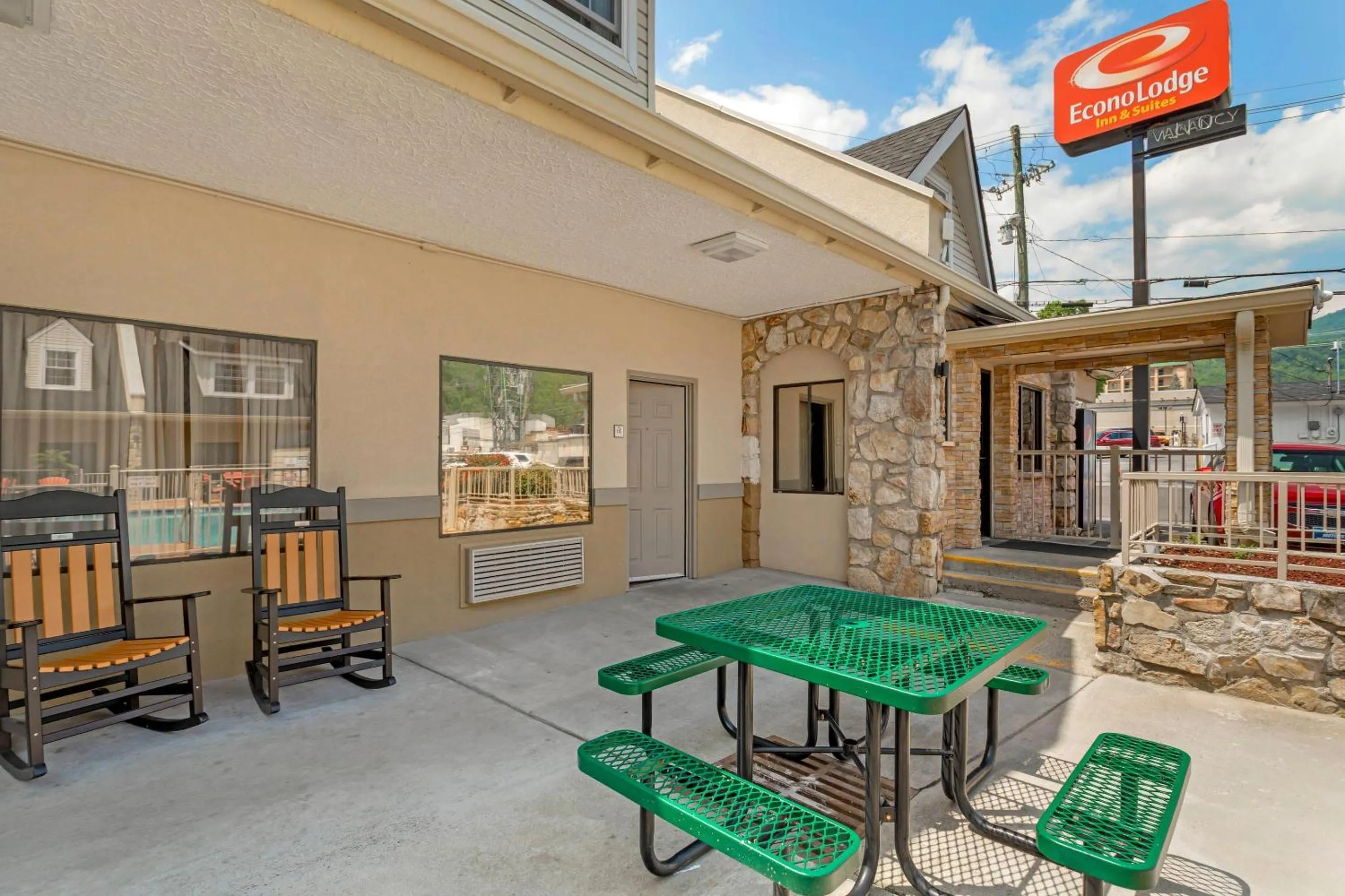 Swimming pool in Econo Lodge Inn & Suites Gatlinburg at the Convention Center