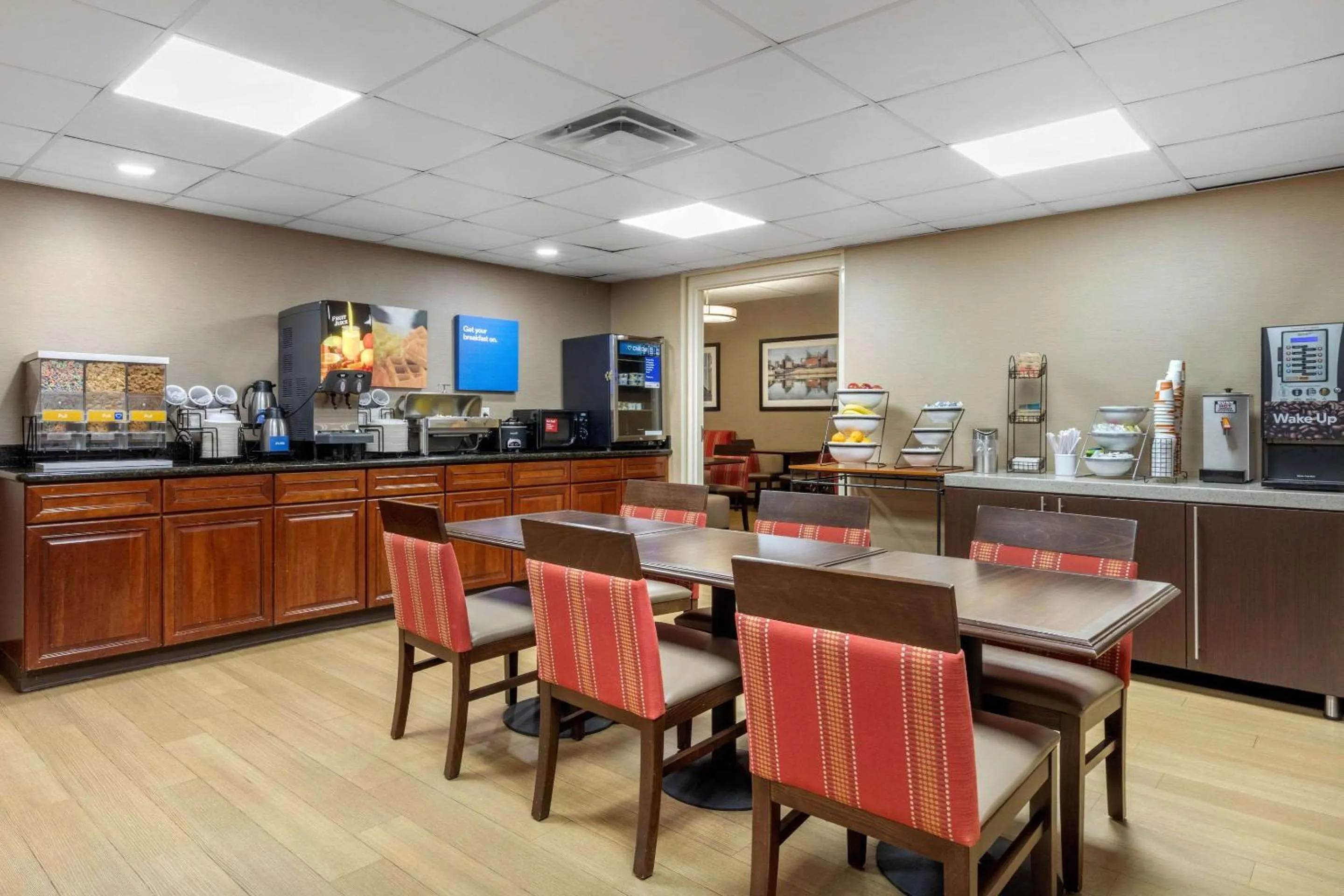 Restaurant/places to eat in Comfort Inn & Suites Hamilton Place