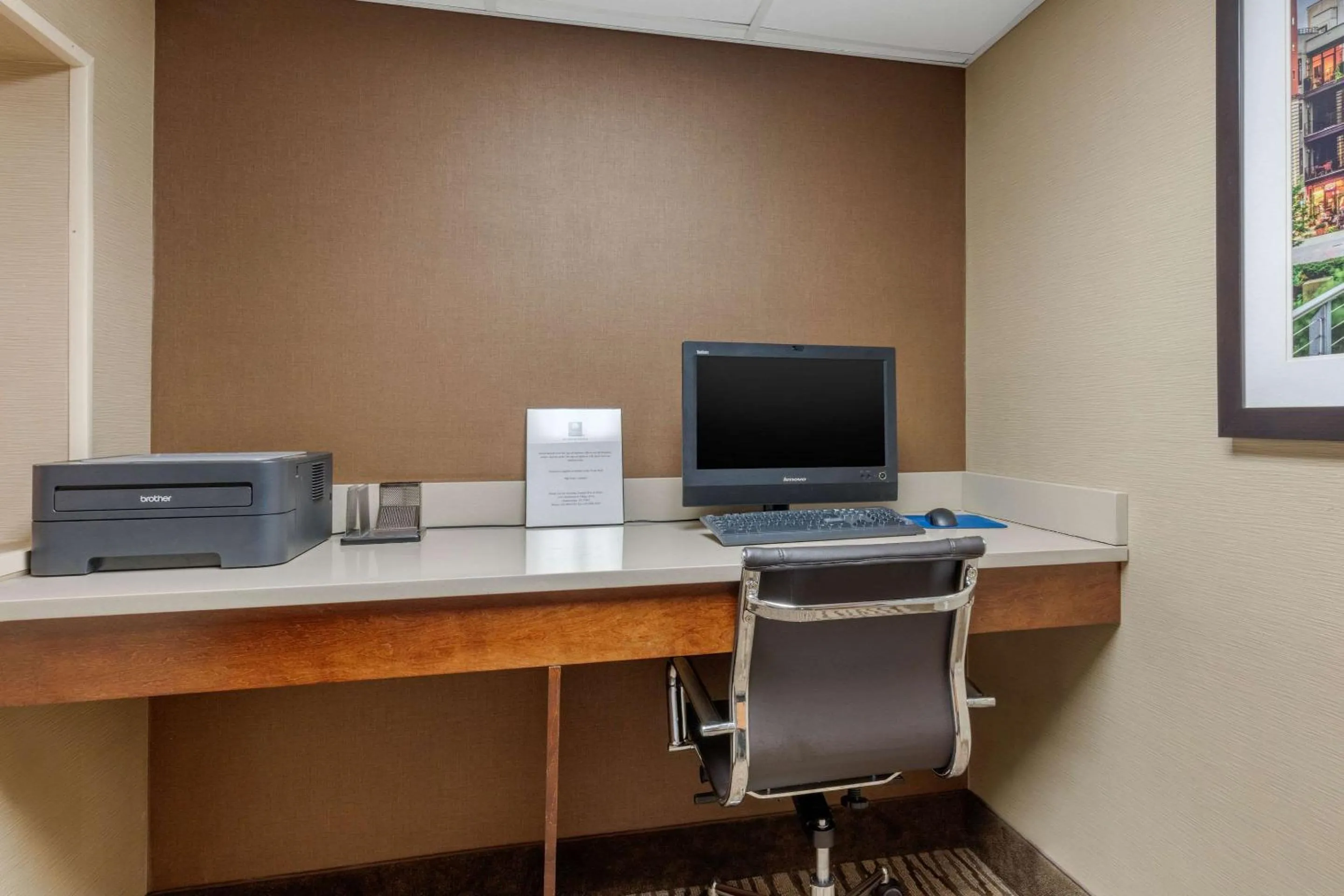 Business facilities in Comfort Inn & Suites Hamilton Place