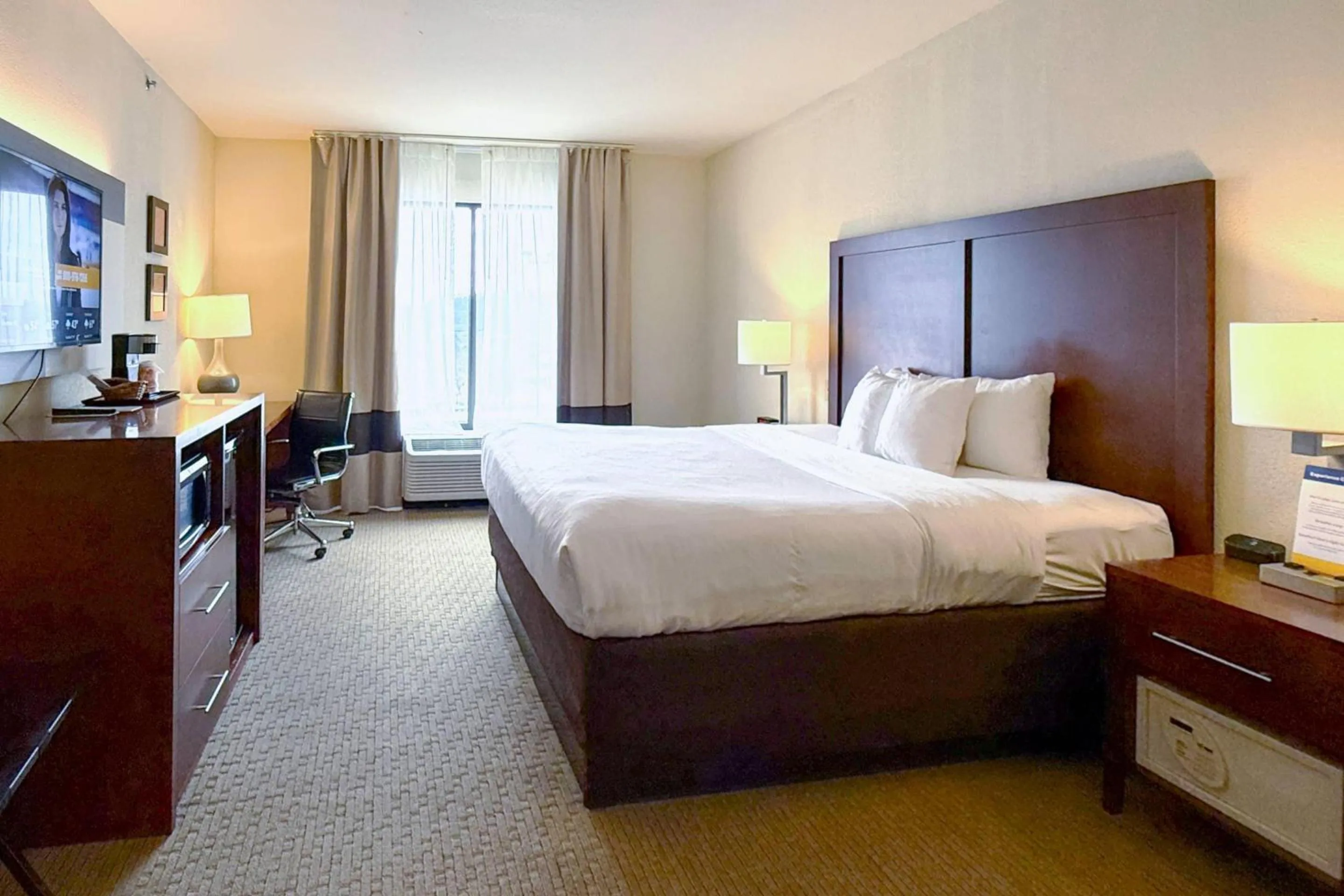 Bedroom, Bed in Comfort Inn & Suites Rogersville