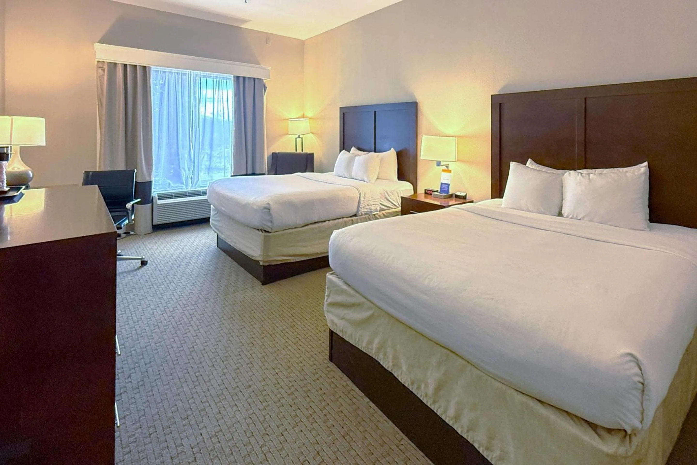 Bedroom, Bed in Comfort Inn & Suites Rogersville