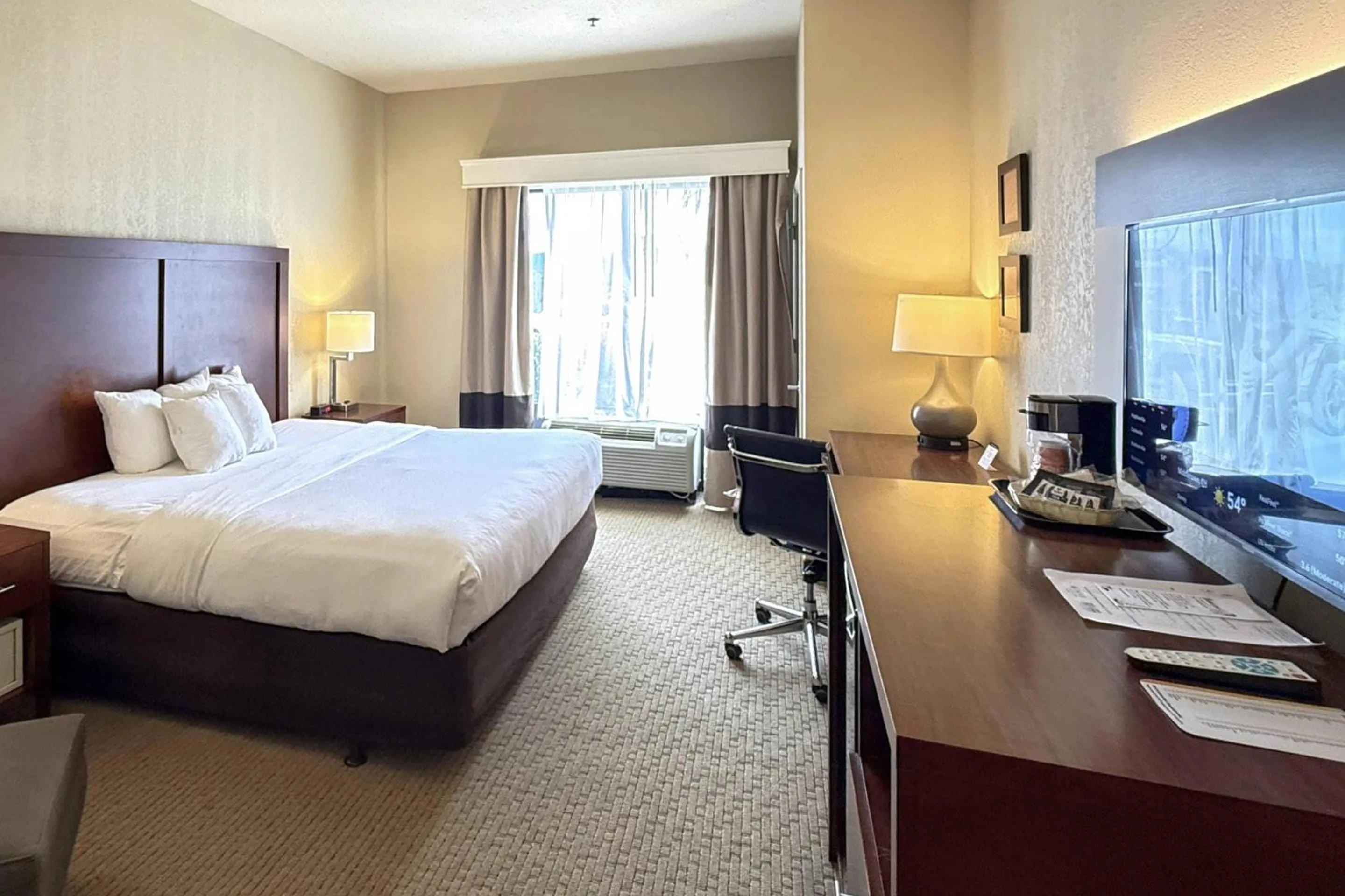 Bedroom, Bed in Comfort Inn & Suites Rogersville