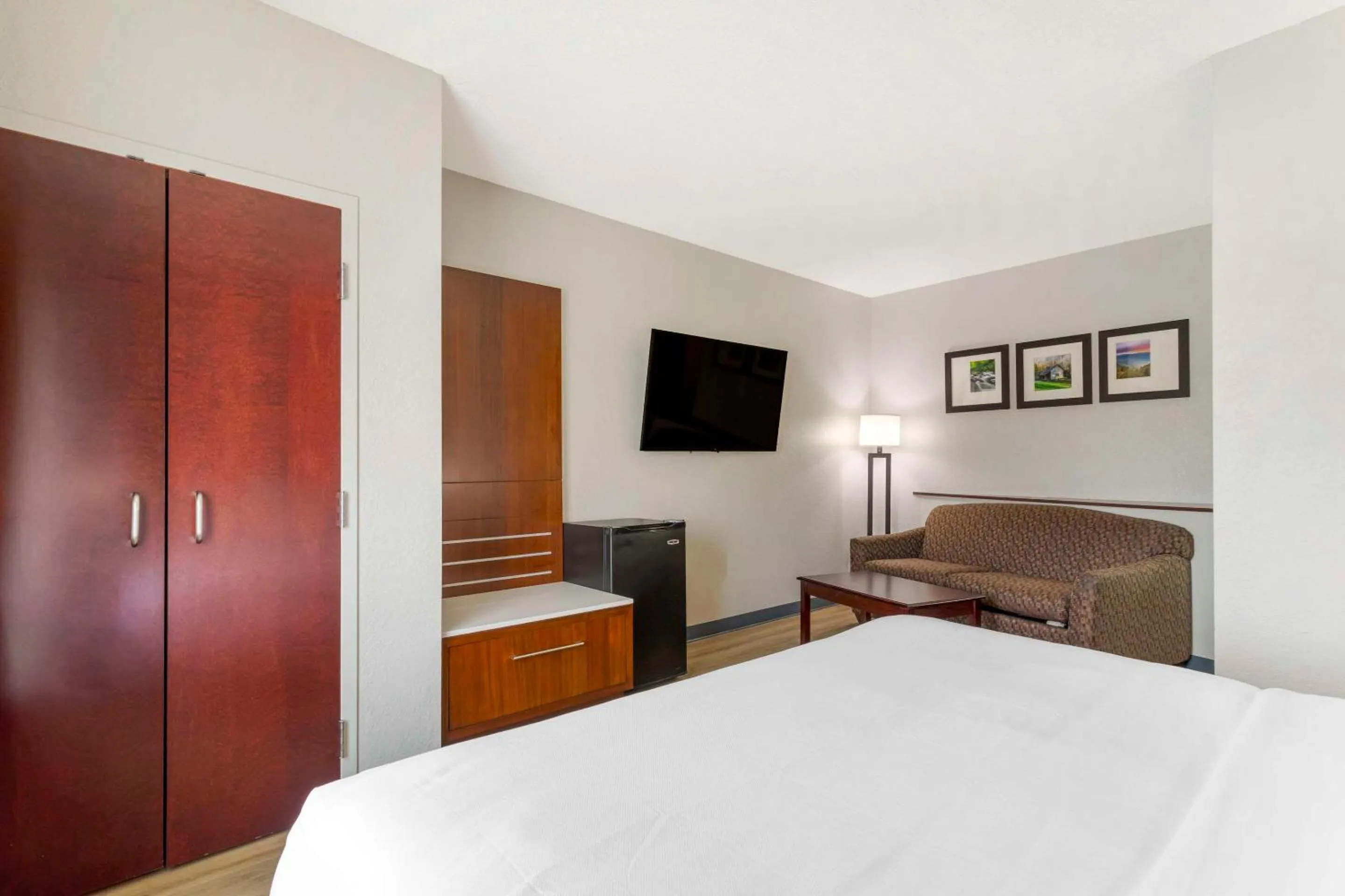 Bedroom, Bed in Comfort Suites Kodak Sevierville