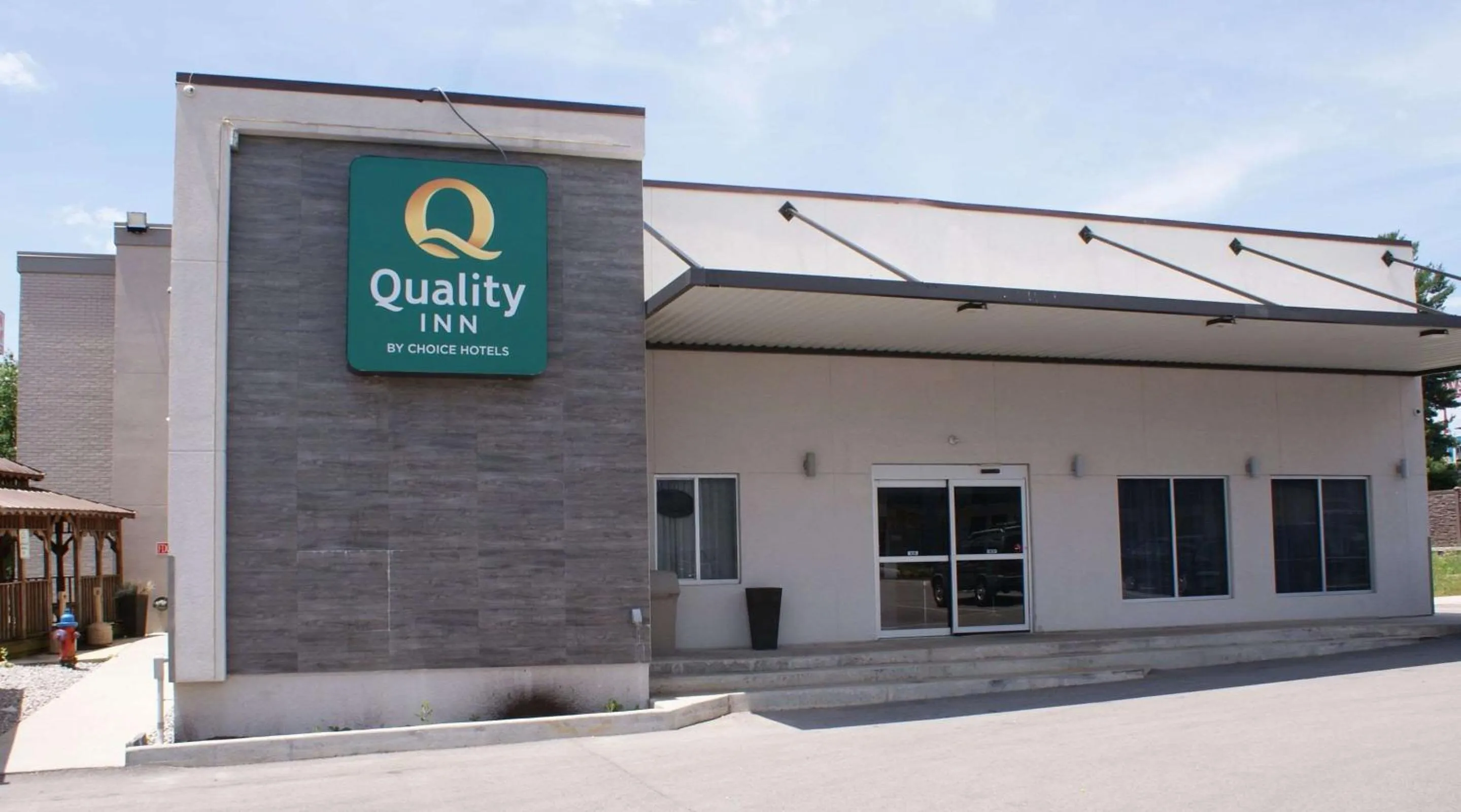 Property building in Quality Inn Cookeville