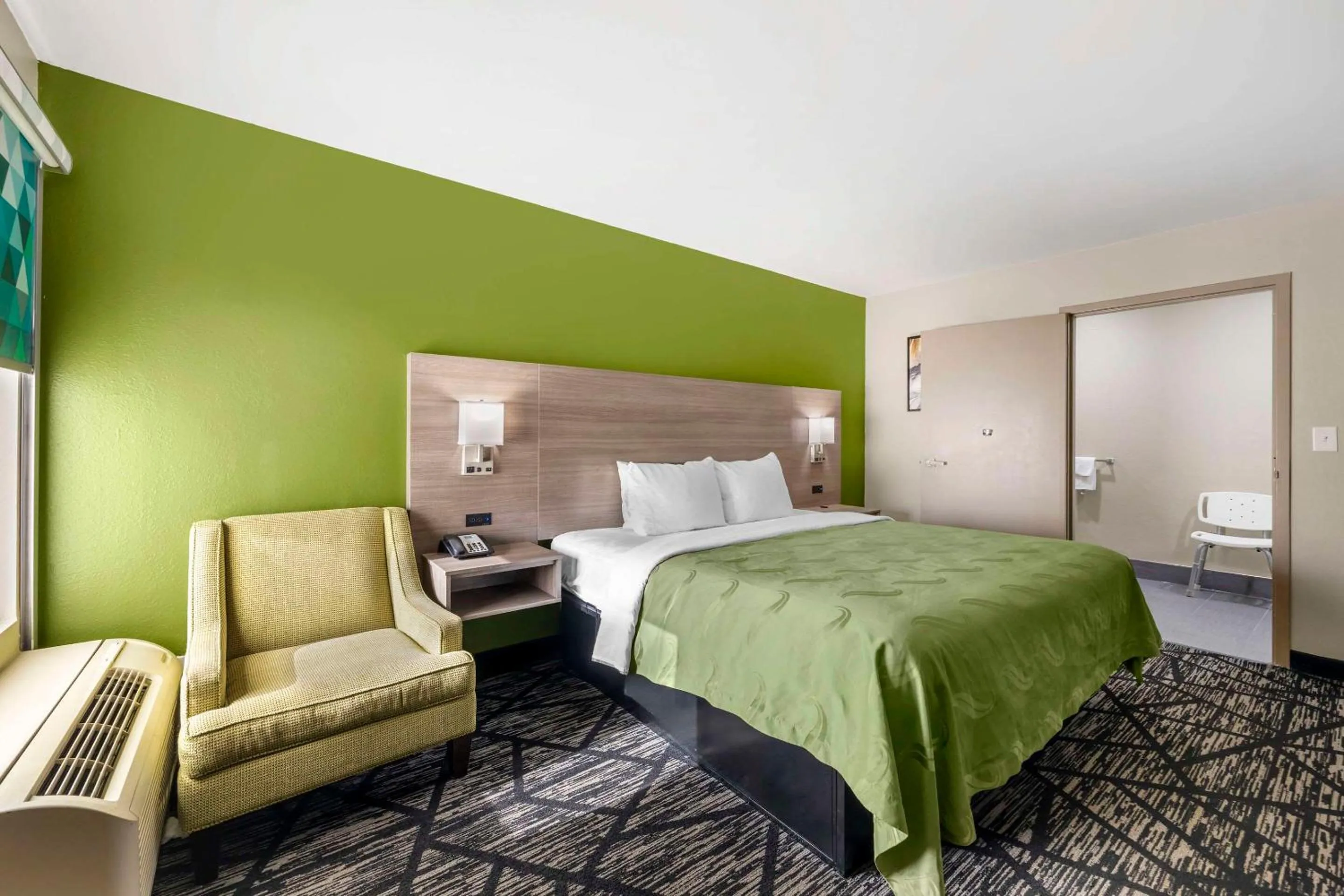 Bedroom, Bed in Quality Inn Jackson Northwest