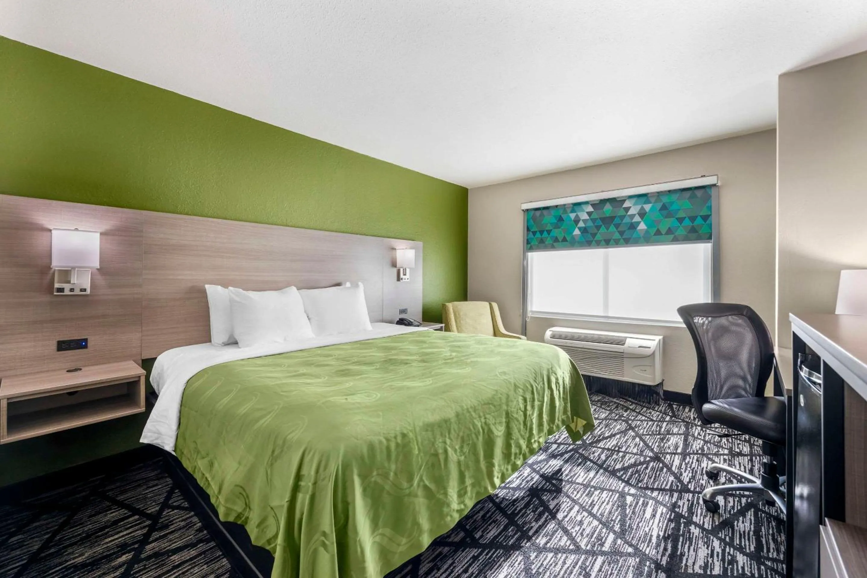 Bedroom, Bed in Quality Inn Jackson Northwest