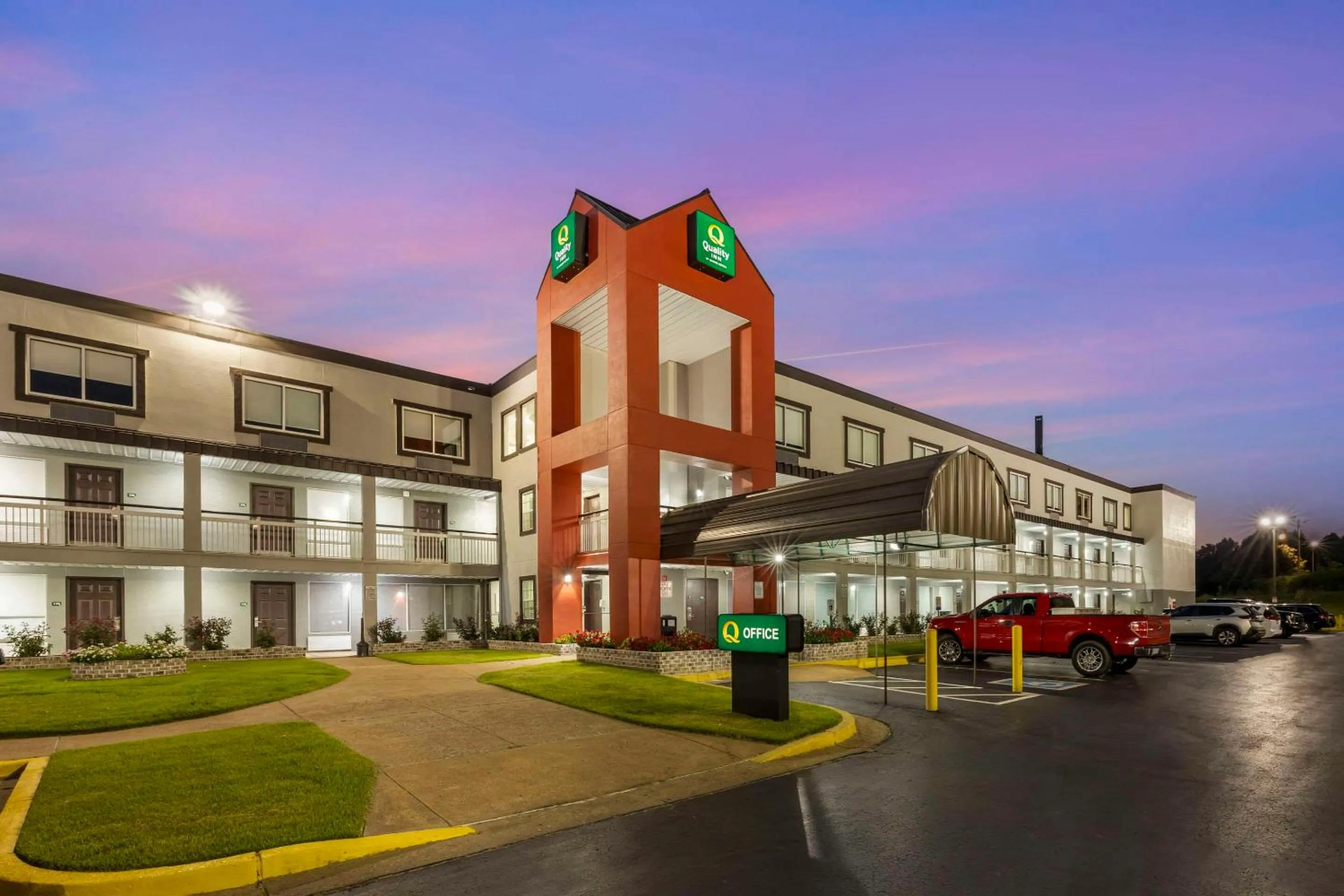 Property building in Quality Inn Jackson Northwest